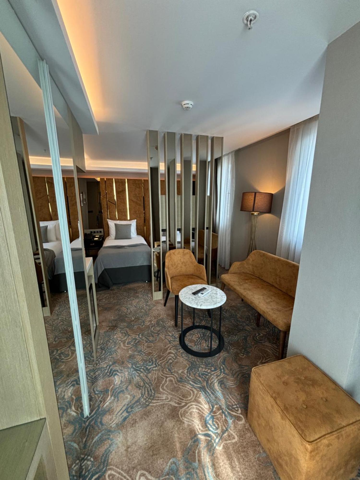 Standard Twin Room with Sea View