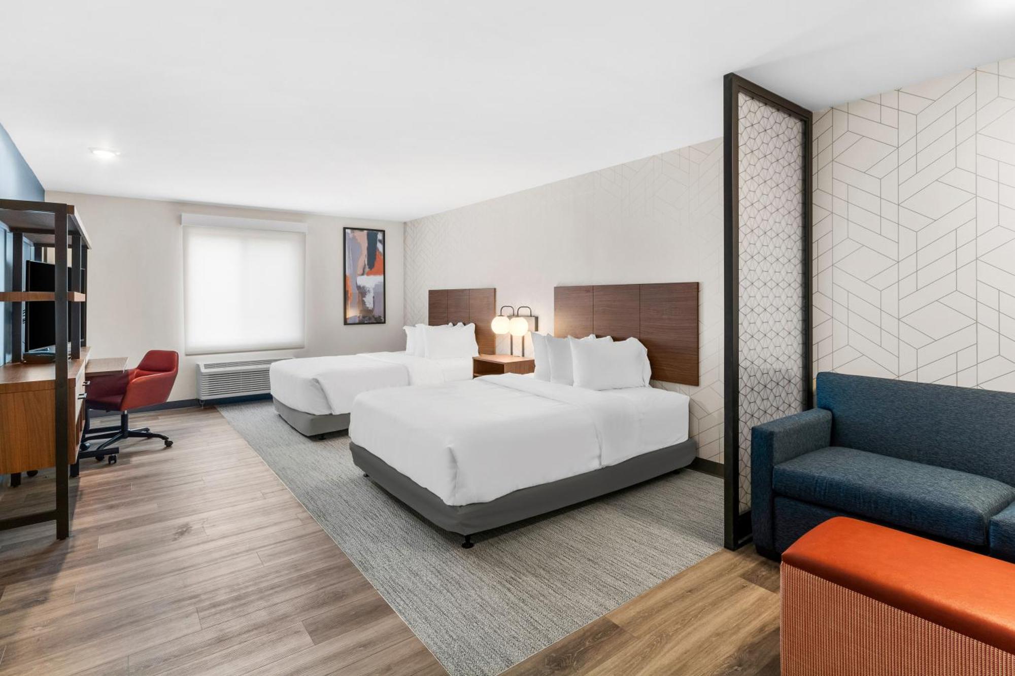 Queen Suite with Two Queen Beds and Tub - Disability Access/Non Smoking