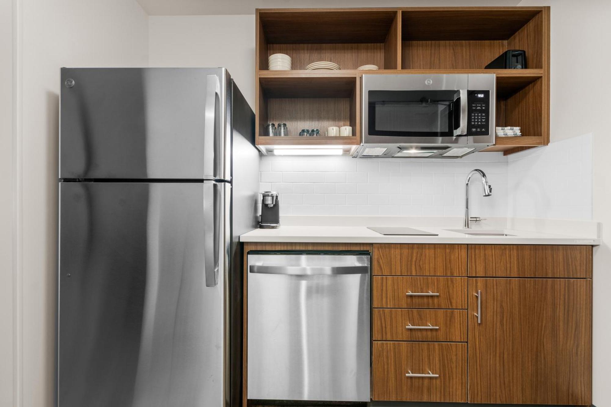 Queen Suite with Two Queen Beds and Dishwasher - Non Smoking