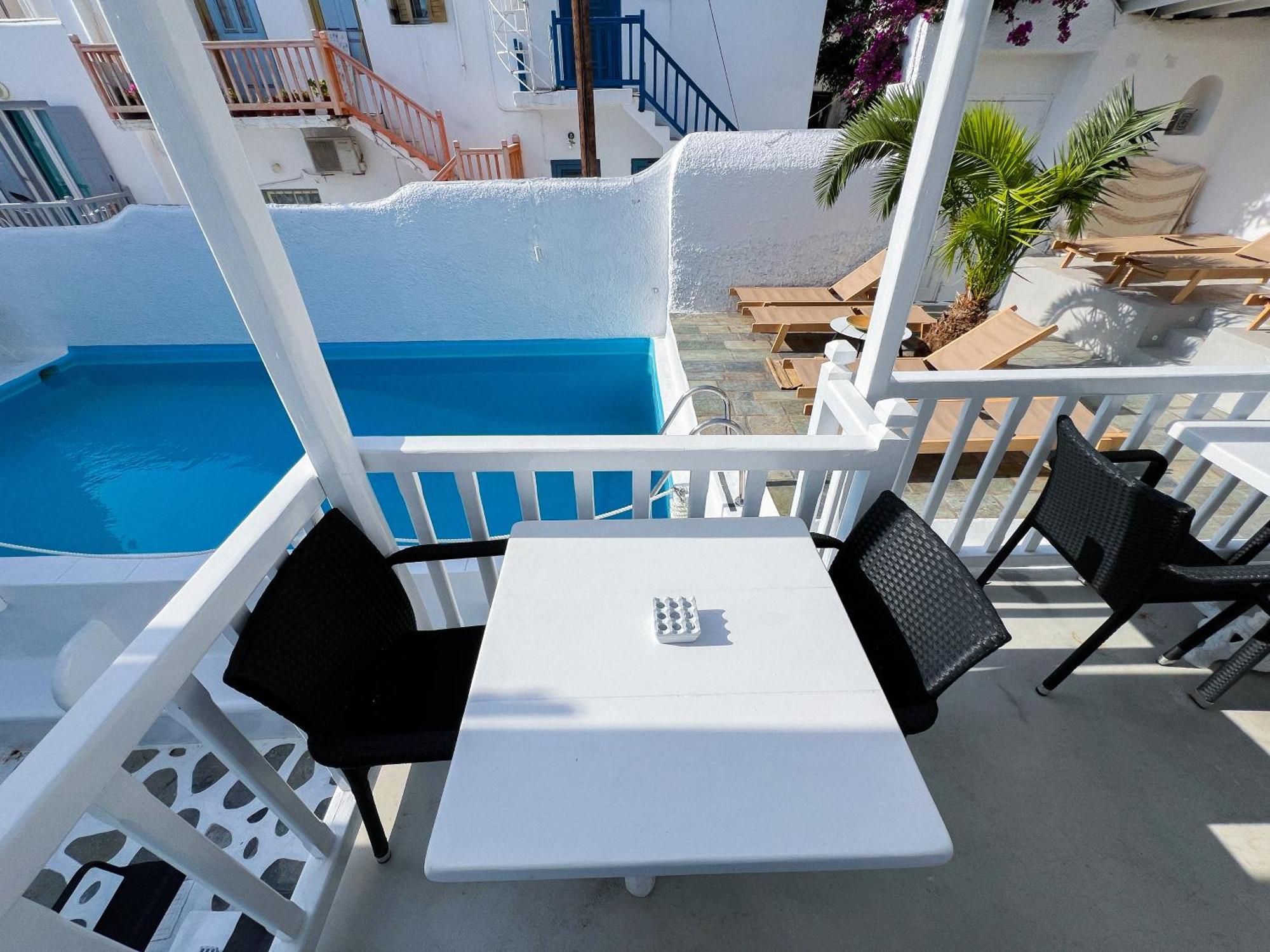 Triple Room with Pool View
