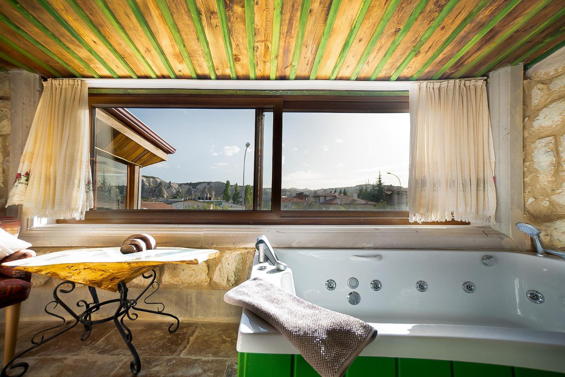 King Room with Spa Bath
