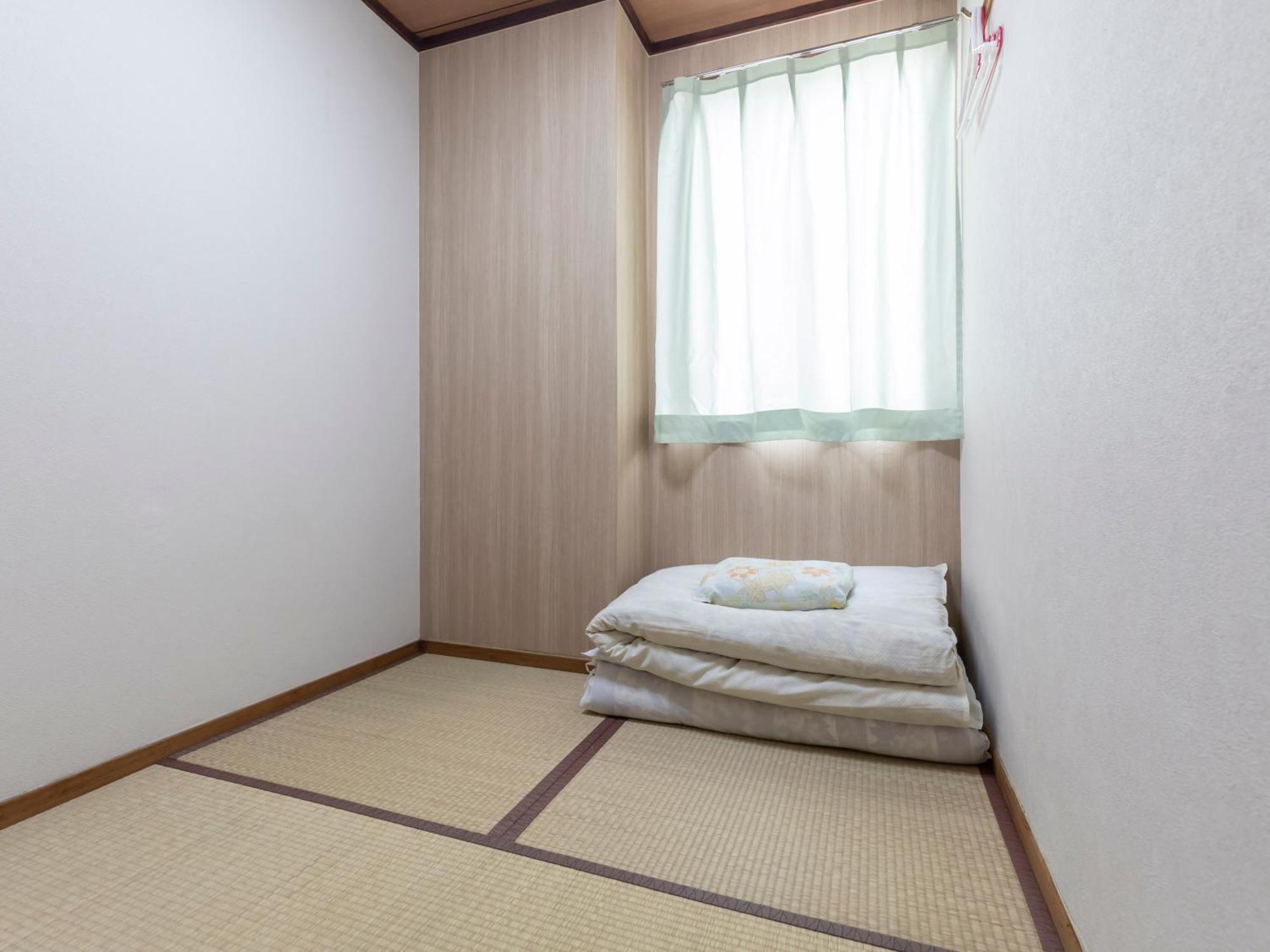 Tatami Room up to 1 guest  - Next to Washroom - Non-Smoking