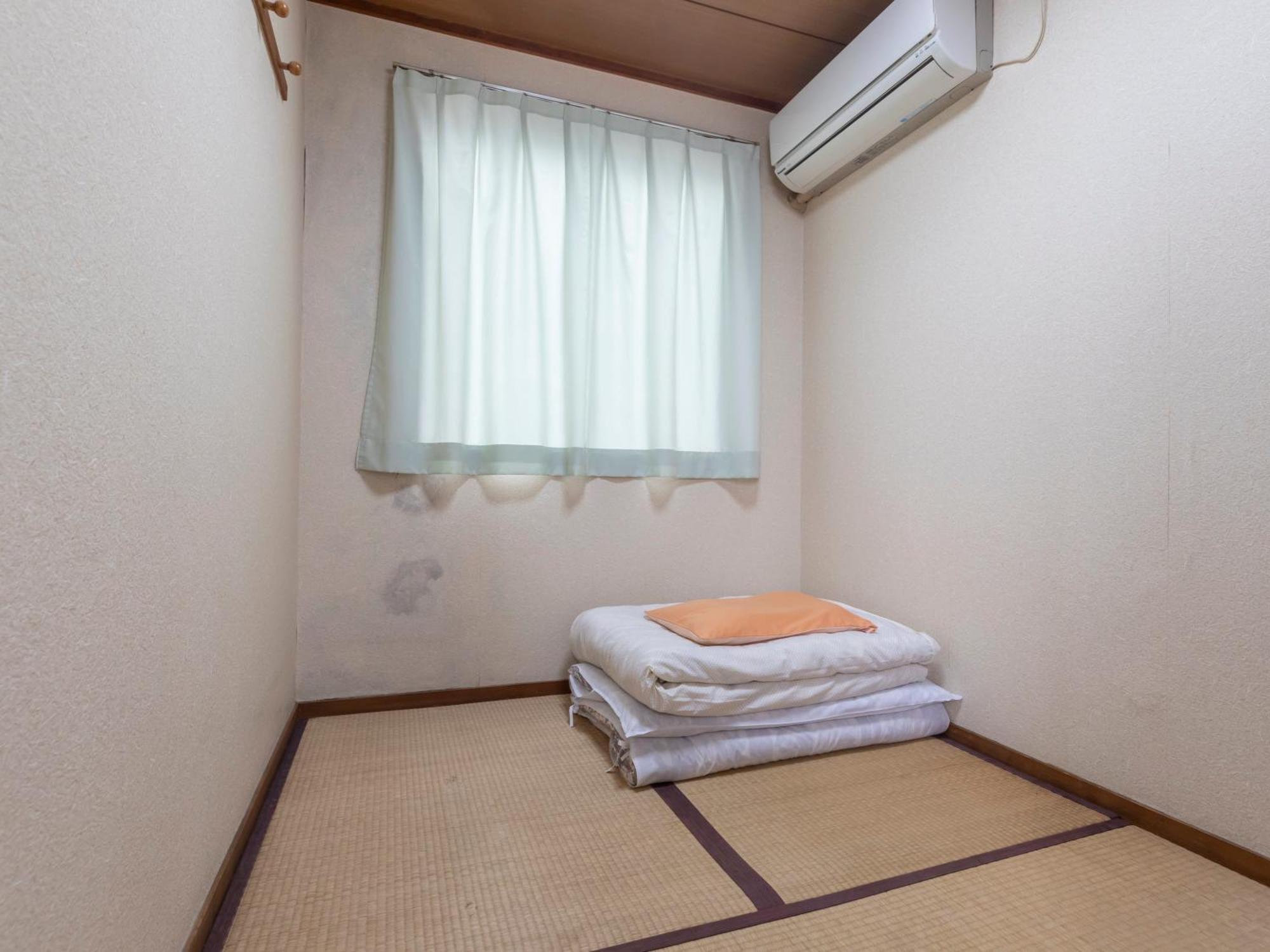 Japanese-Style Room up to 1 guest - Shared Bathroom - Next to Washroom - Smoking