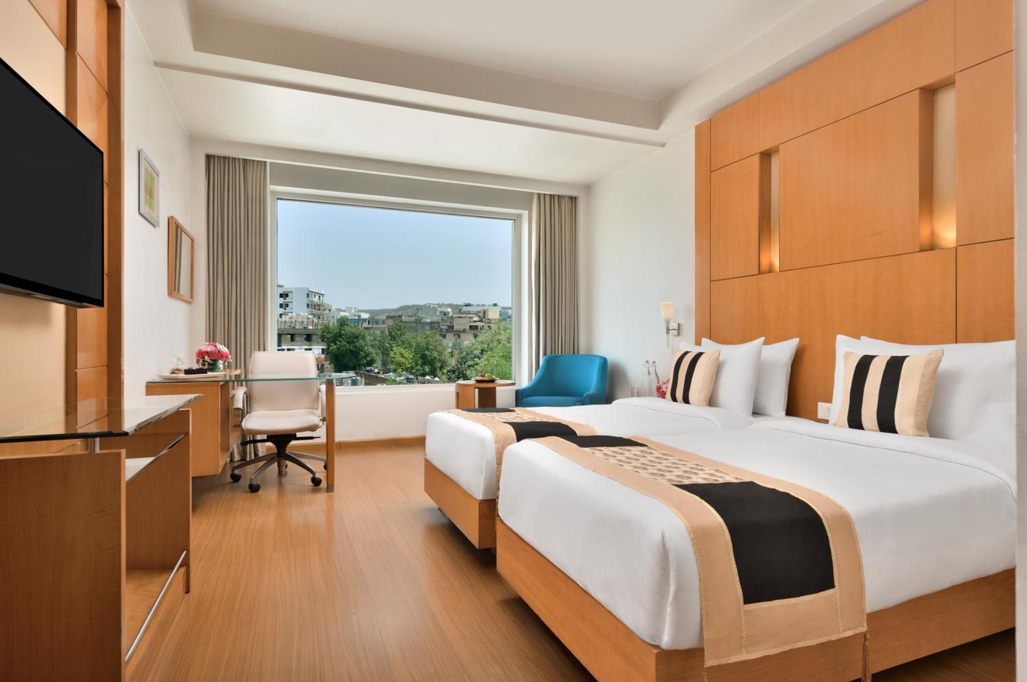 Deluxe Twin Non-Smoking Room : Enjoy a Buy One Get One offer at Fire Ball Bar (11 AM - 8 PM) on House Brand, 20% off on Food & Soft Beverages and Spa, Early checkin Available up to 2 hours (subject to availability)