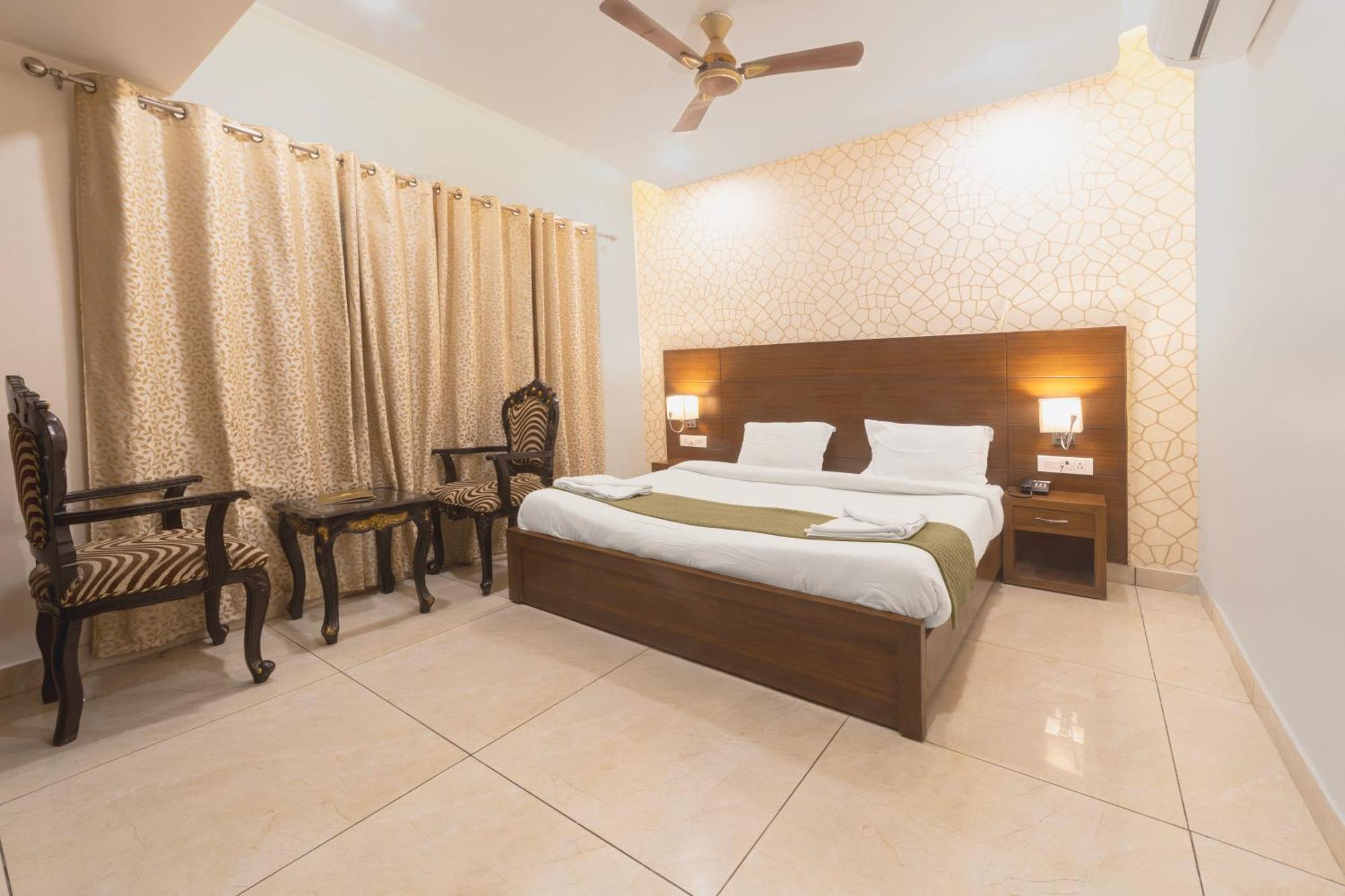 Deluxe Queen Room
