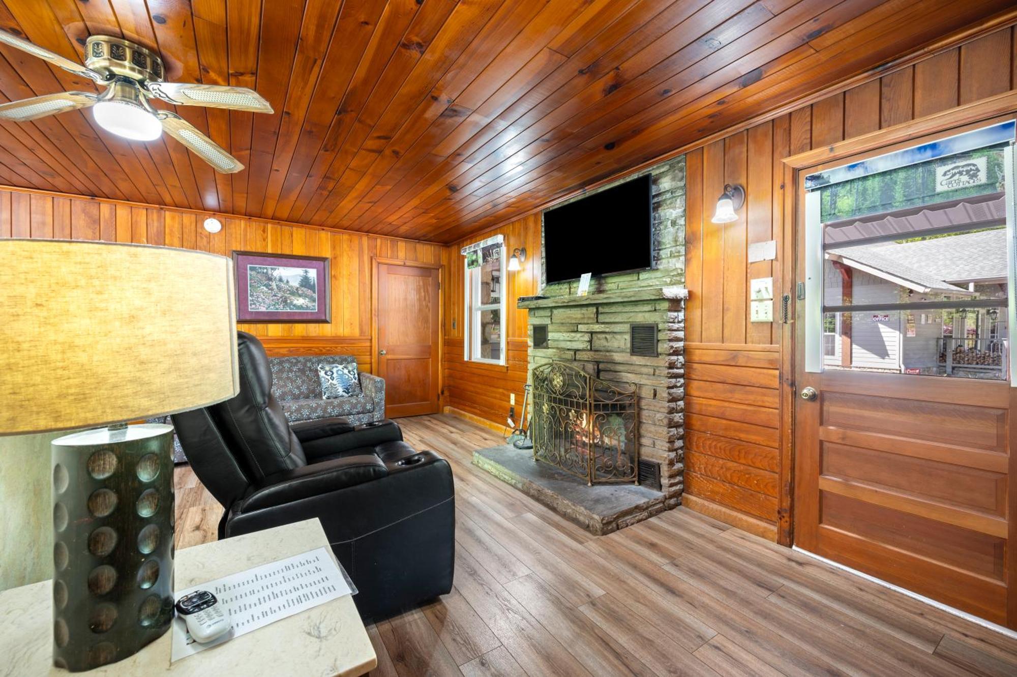 Suite with 2 Queen Bed and Full kitchen with Balcony or Patio