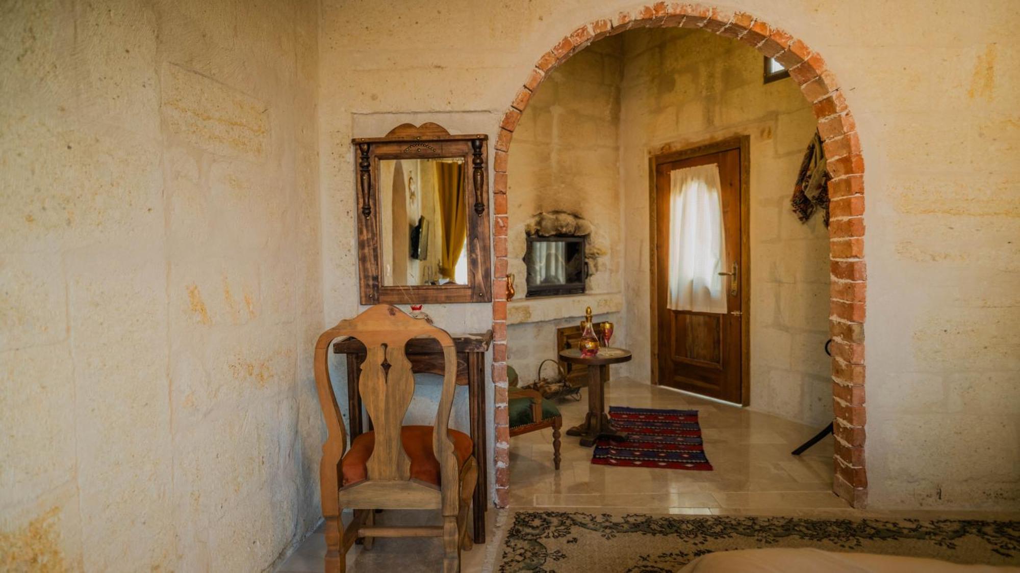 Queen Suite with Spa Bath
