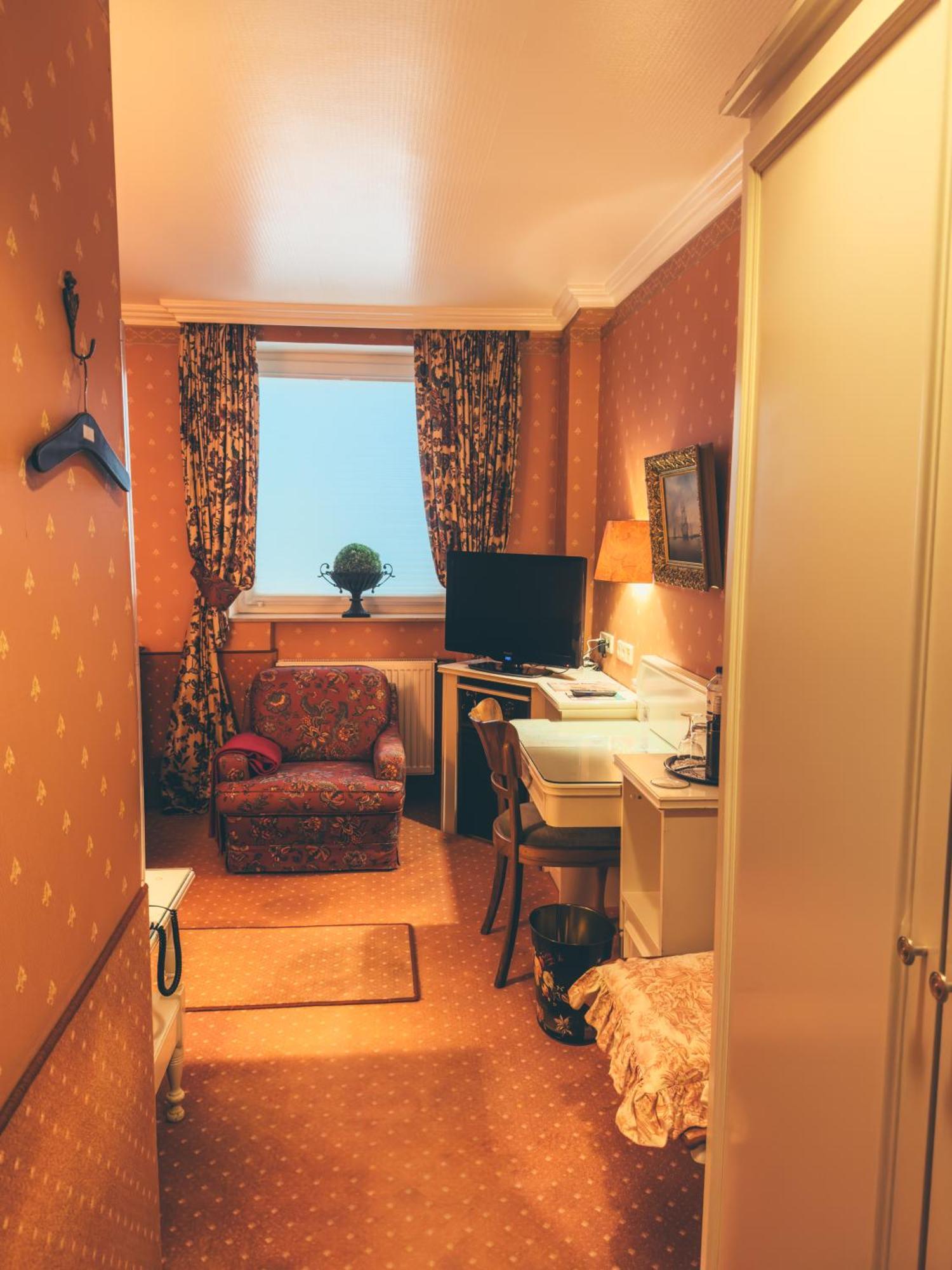 Souterrain Single Room - Economy lower level