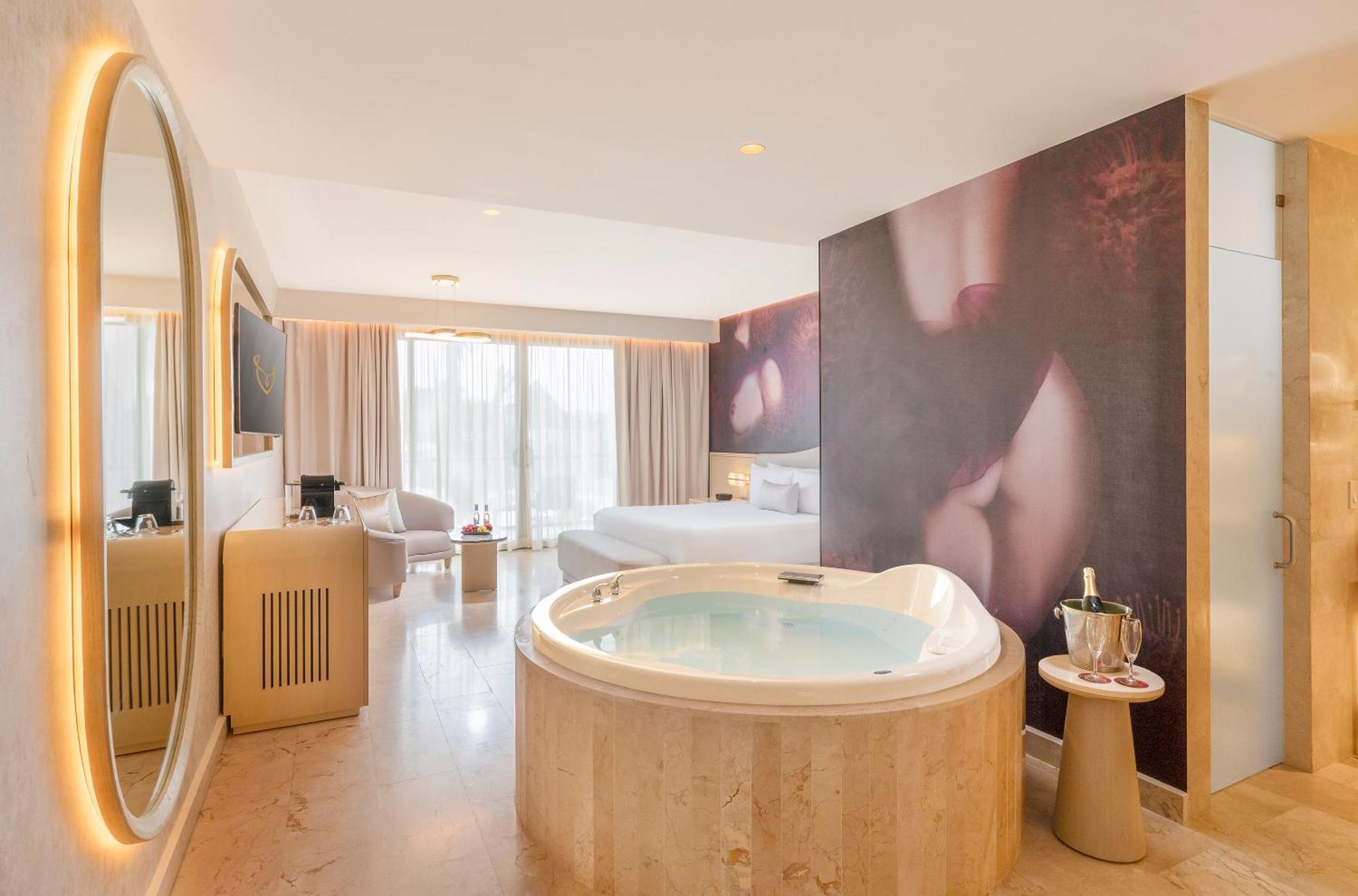 Beloved Pool View Jacuzzi Suite The Eden Section
