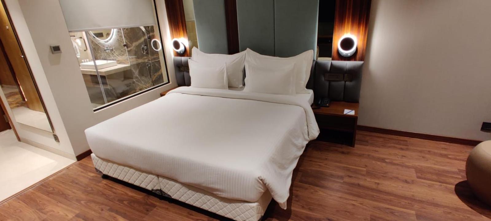 Club Room (Higher Floor)