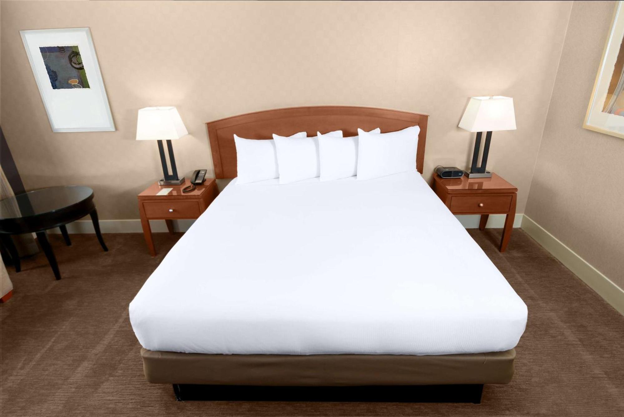 King Room with Skyline View and Sofa Bed - Floors 25-32