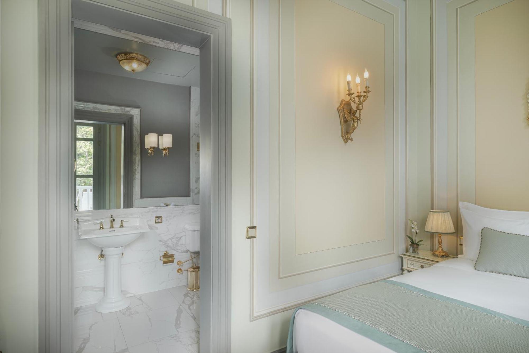 Queen Room with Balcony