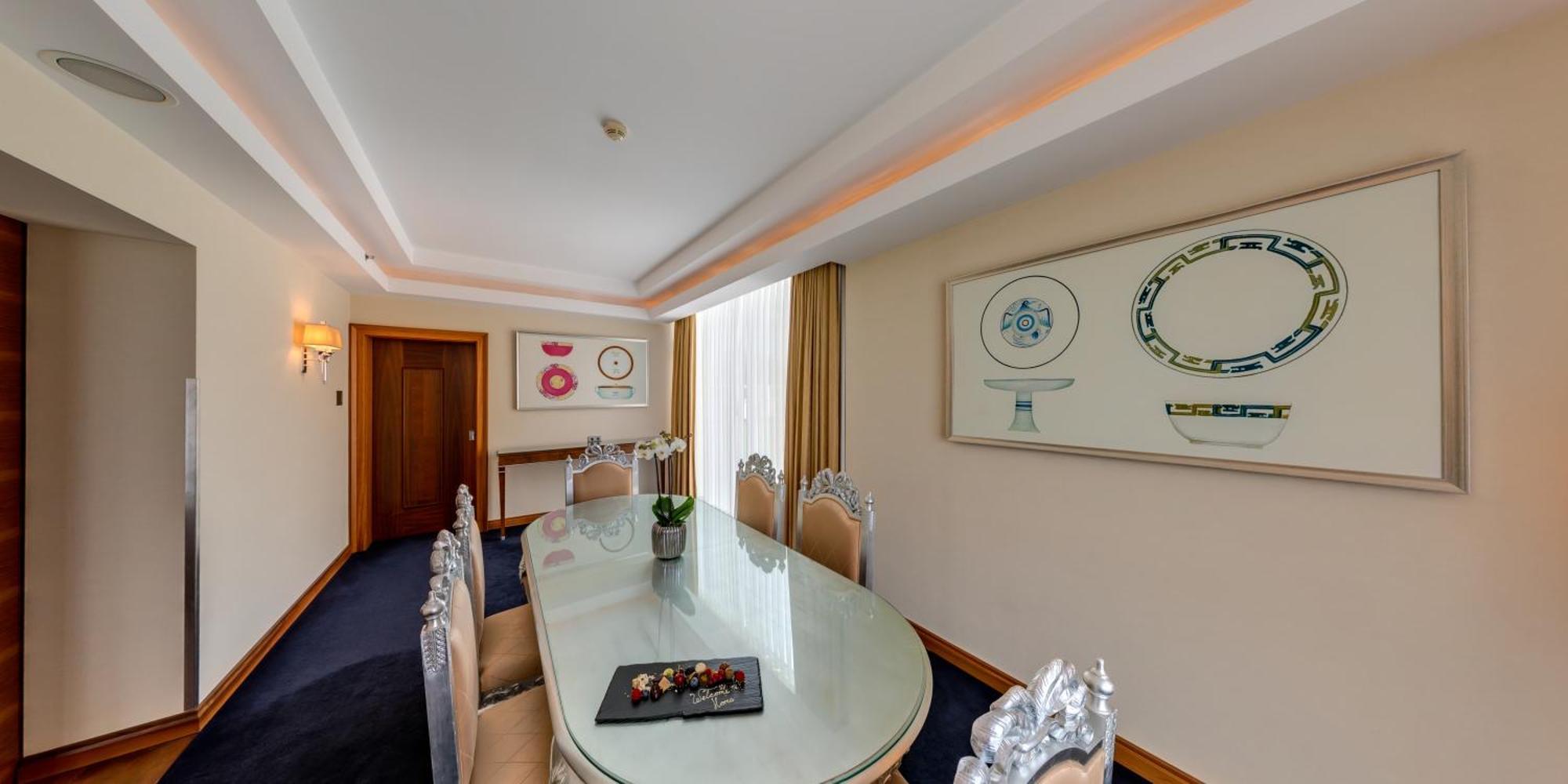 Infinity Suite with Lake View