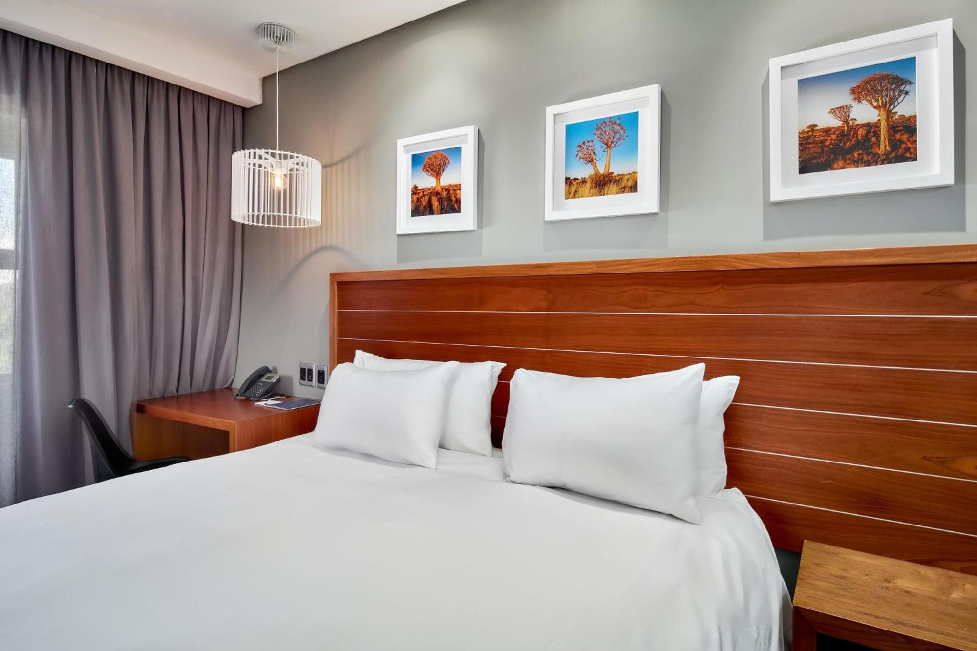 Superior King Room with Balcony and City View
