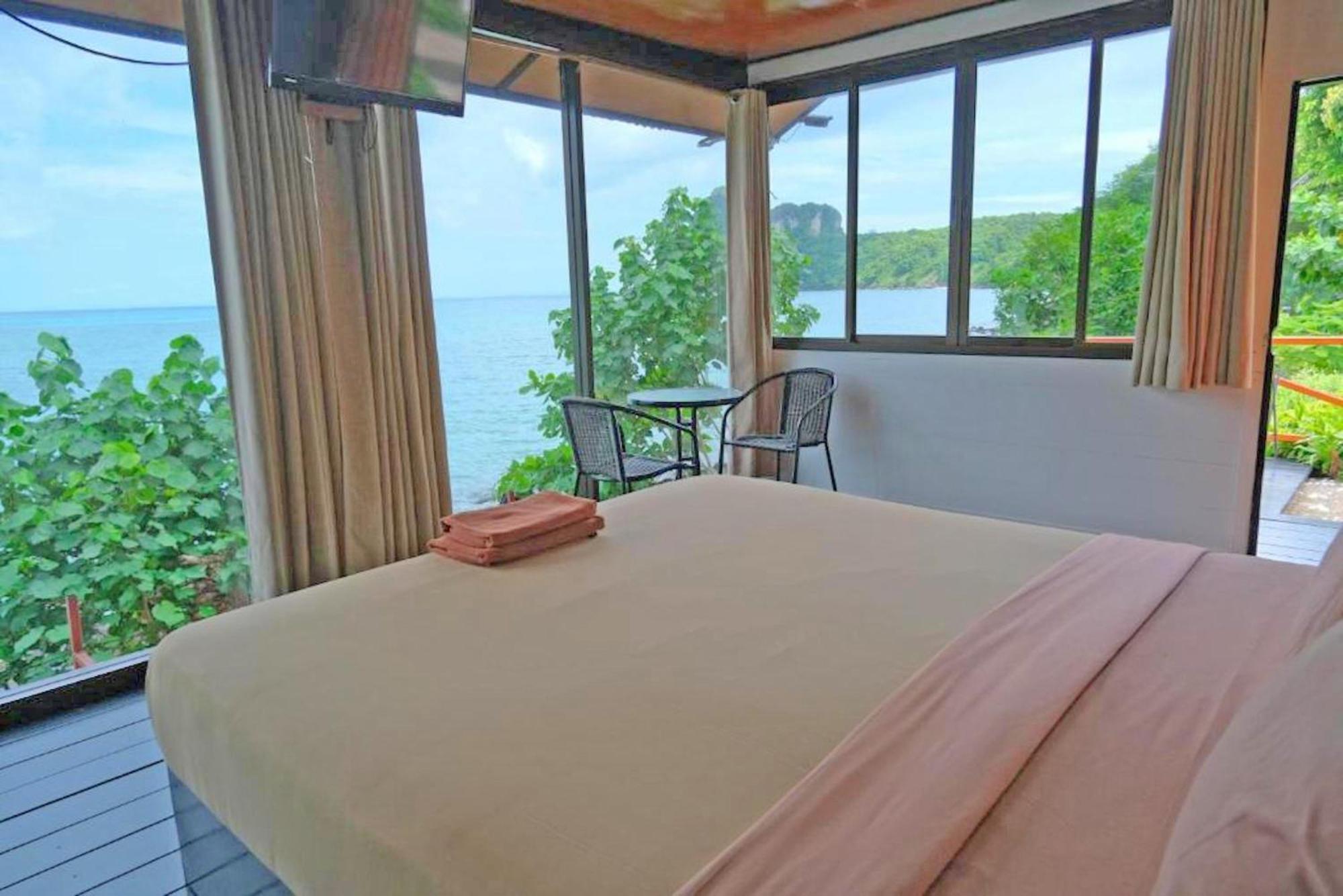Sweet Seafront Deluxe Bungalow