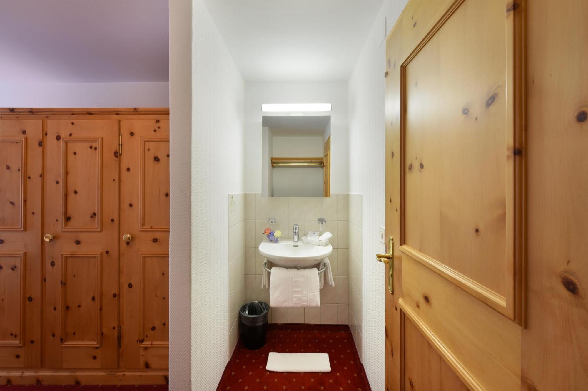 Economy Single Room with Shared Bathroom