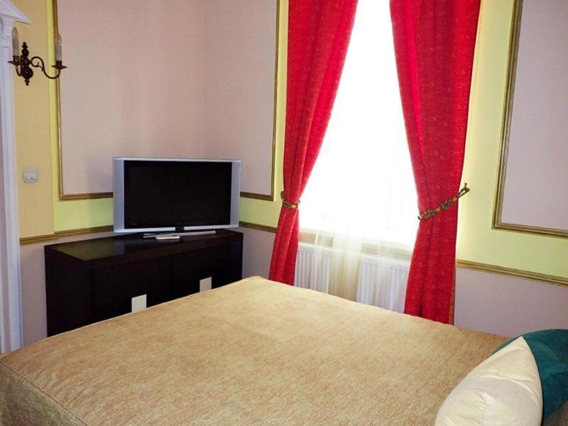 Queen Suite
