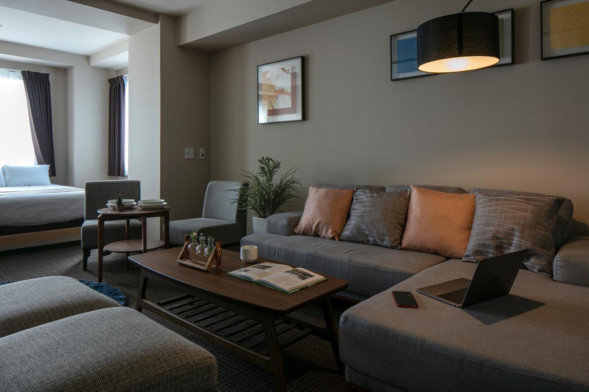 Deluxe Queen Suite