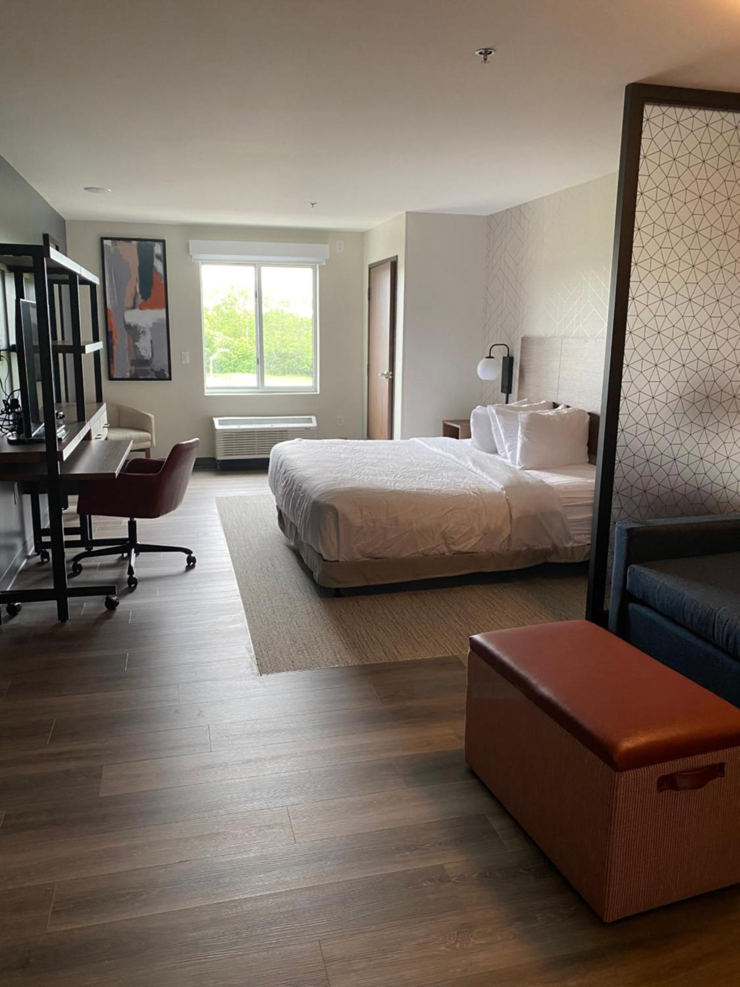 King Suite with Sofa/Disability Access - Non Smoking