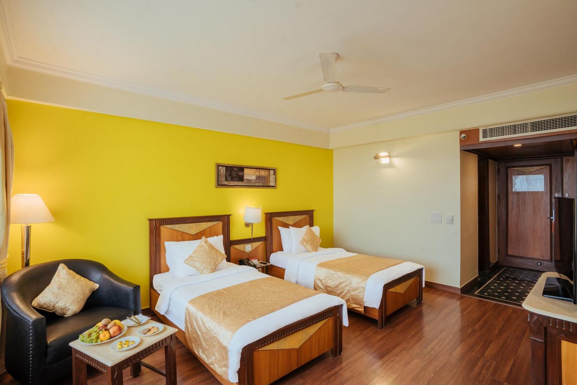 Executive Twin Room with complimentary business center access