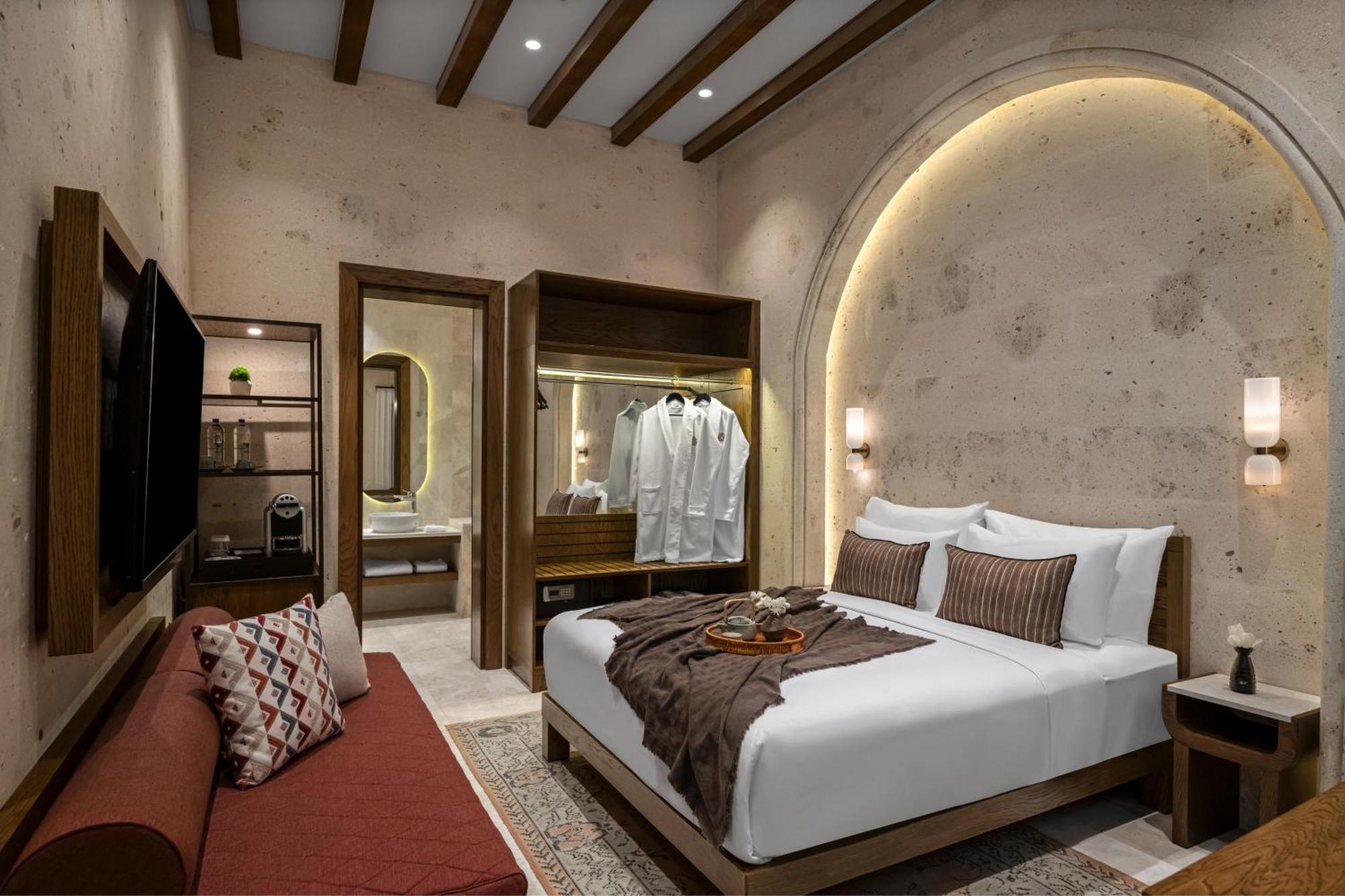 Deluxe Room with Bathtub