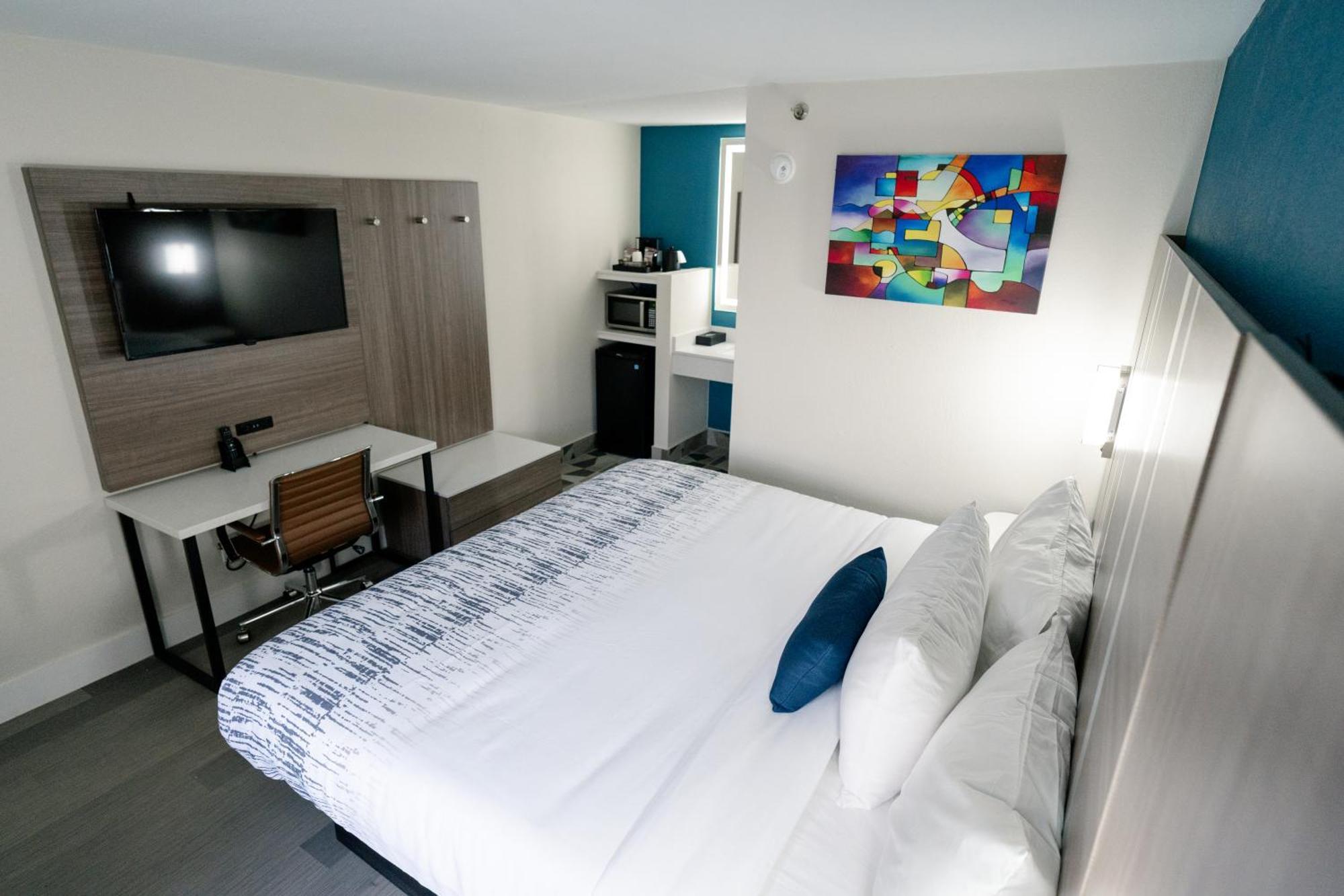 Queen Room - Mobility Access/Non-Smoking