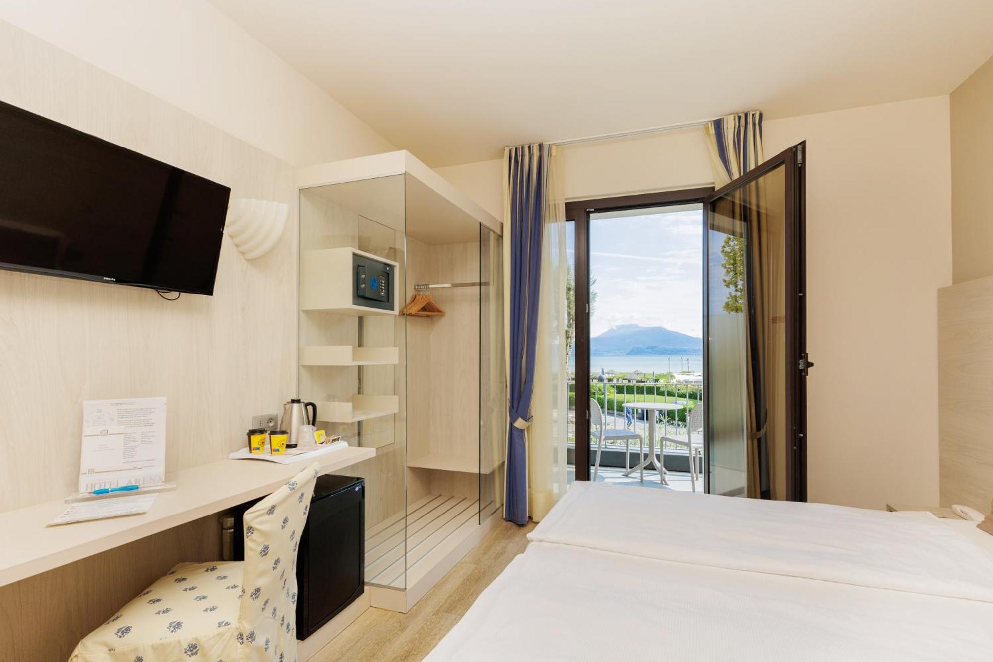 Superior Double Room with Balcony and Lake View