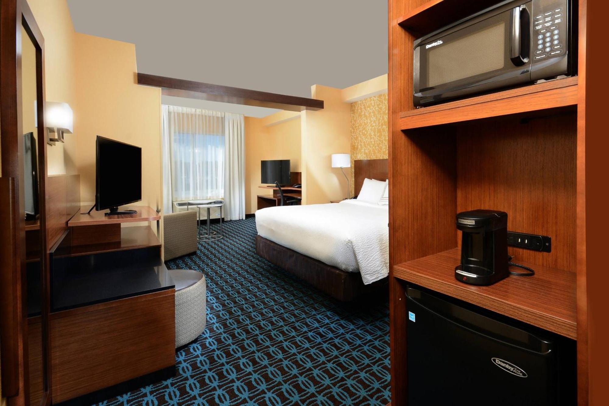 King Suite with Sofa Bed - Hearing Accessible