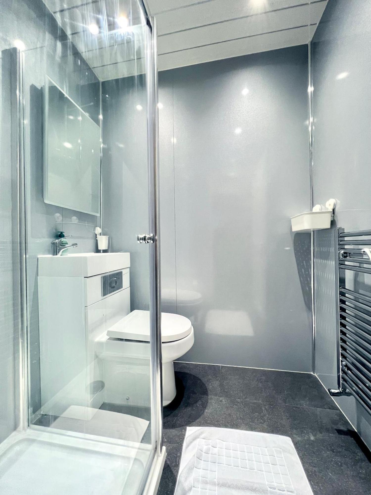 Single Room with Private External Bathroom