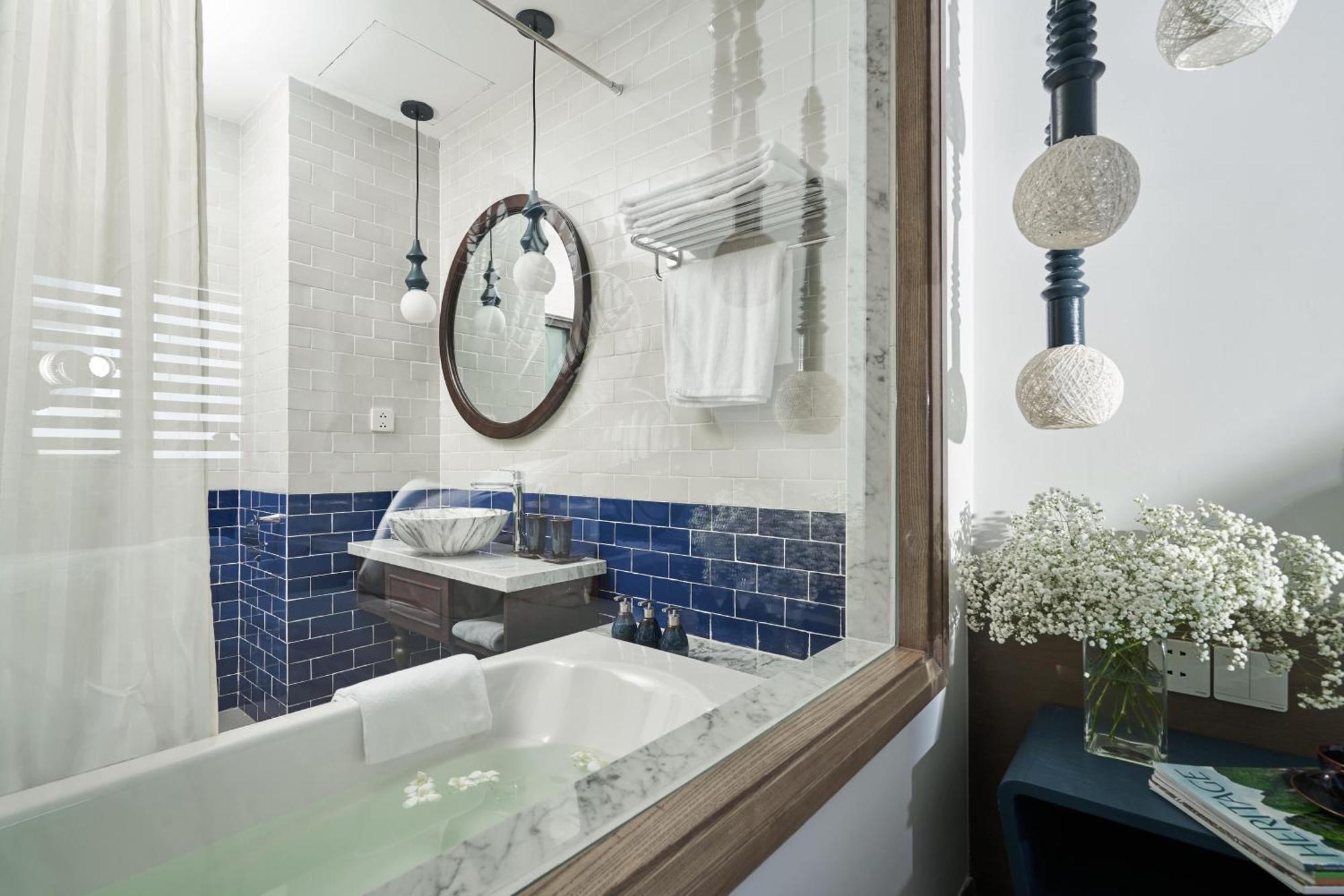 Sofiana Deluxe Bathtub with -Dinner for Two