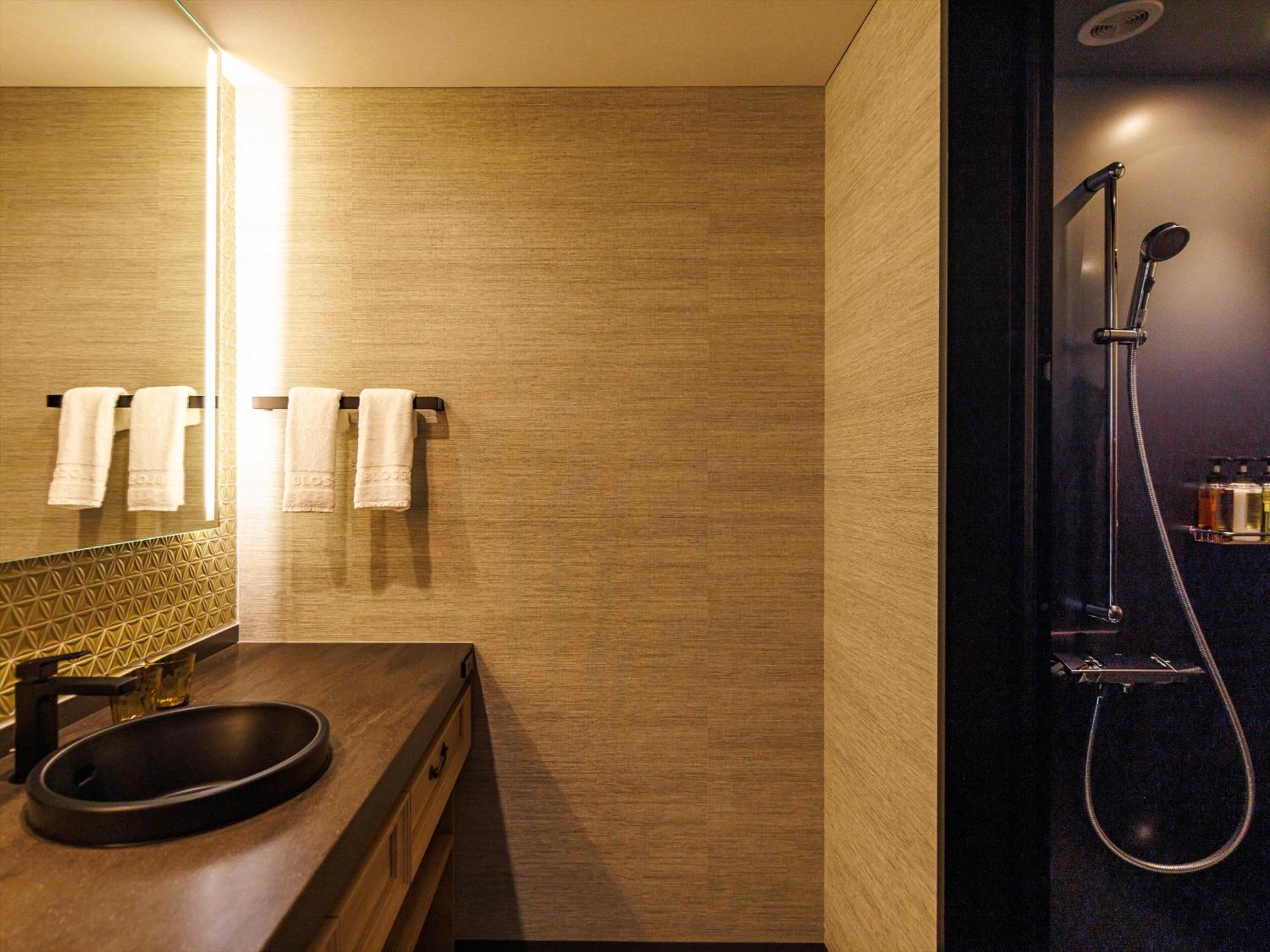 Moderate Twin Room (2 Adults)