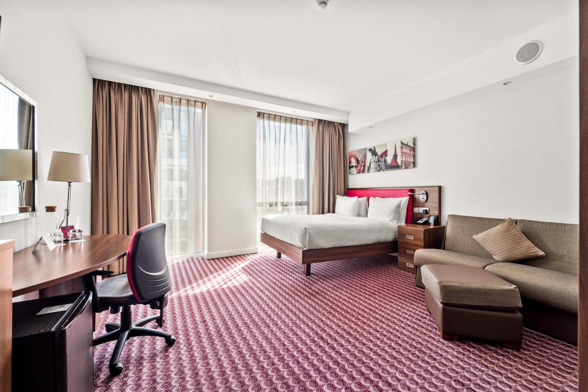 Queen Accessible Room NS