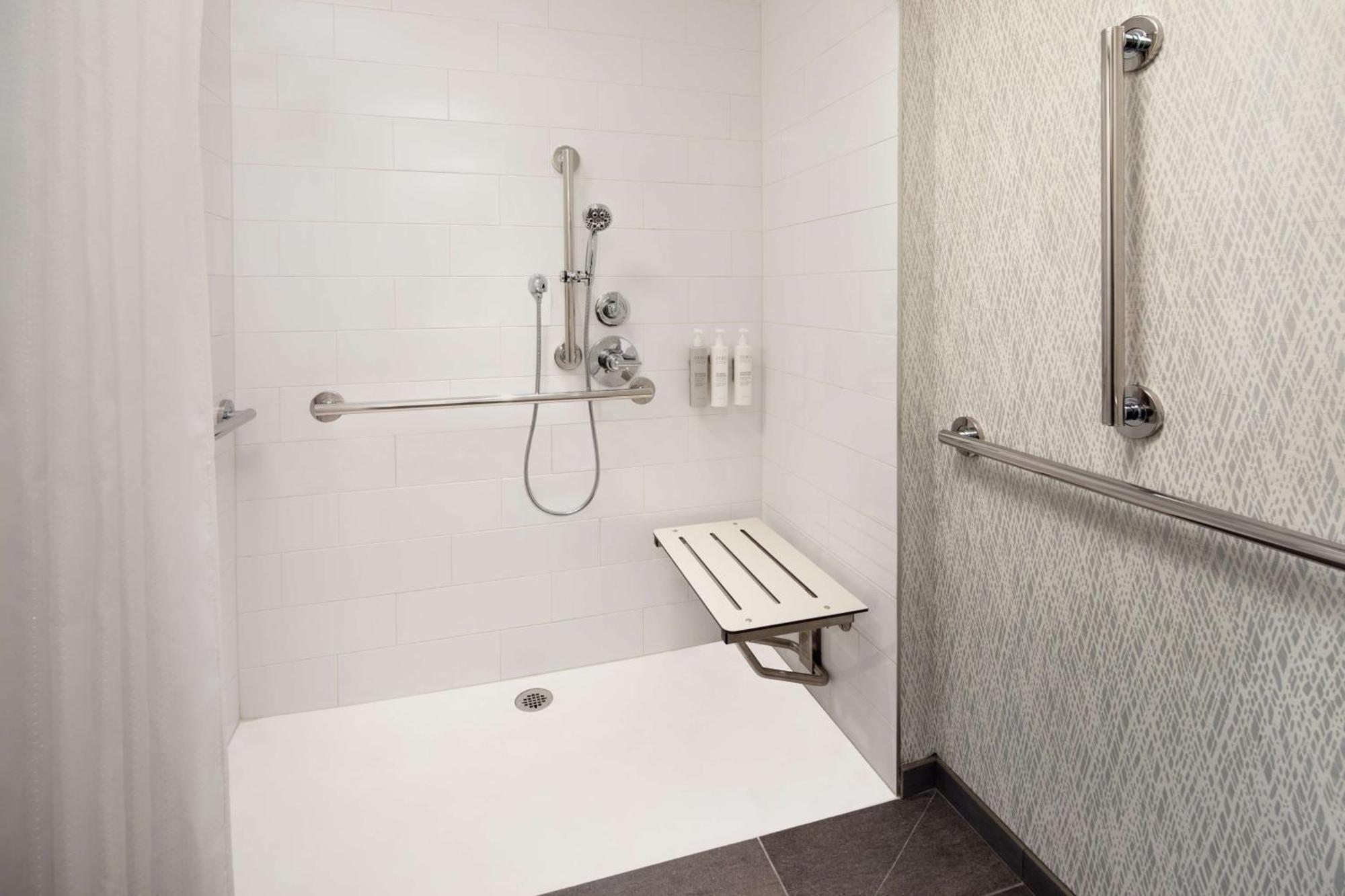 Corner Queen Room with Roll-In Shower - Mobility Access