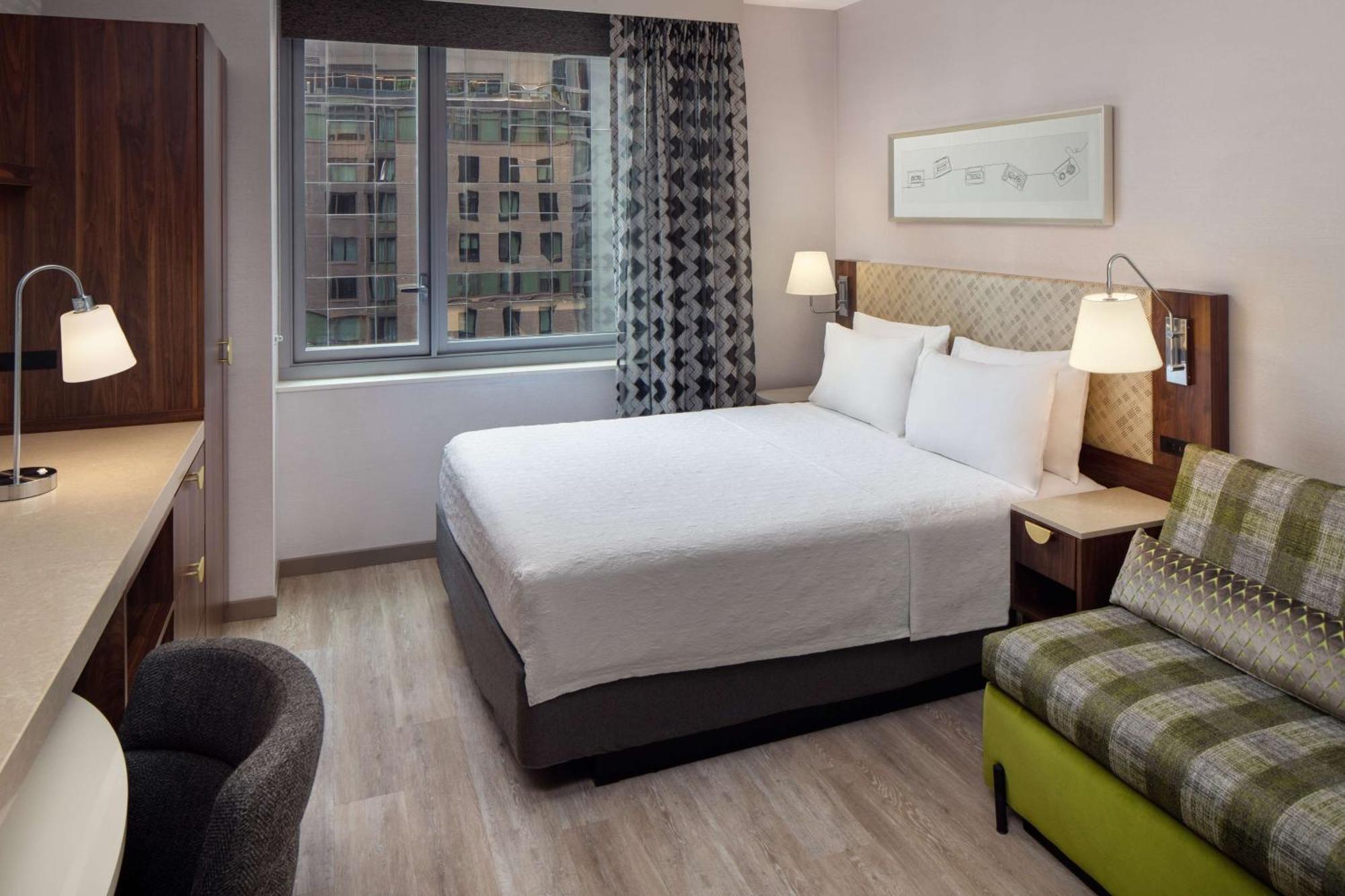 Queen Studio Suite with City View