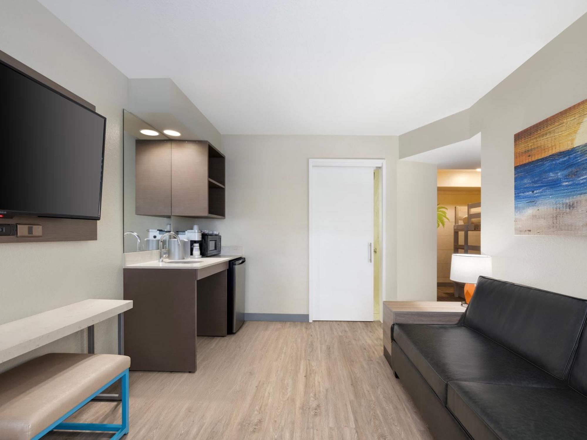 Two Bedroom Queen Family Suite