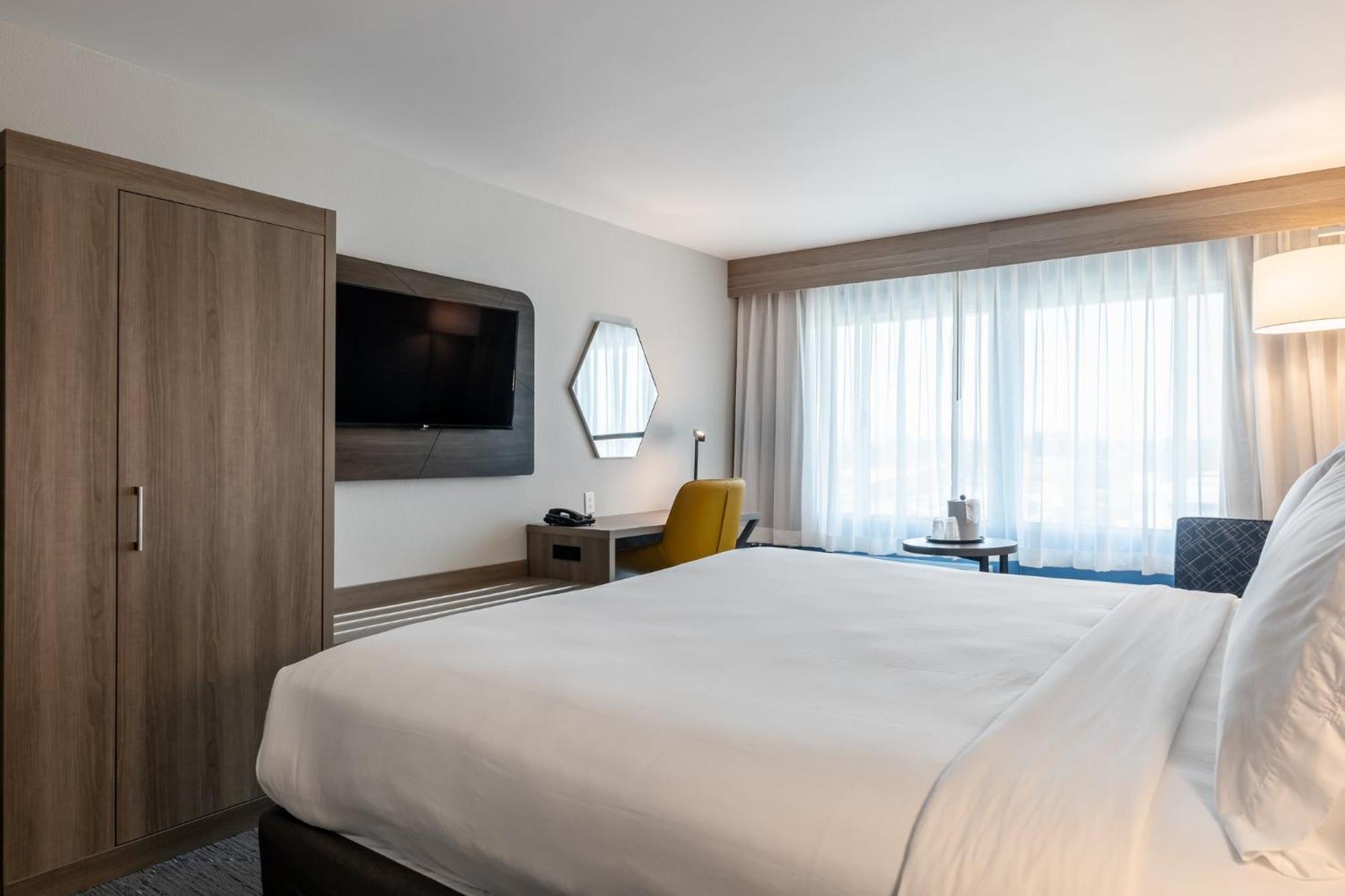Standard King Room with Mobility Accessible Roll-In Shower