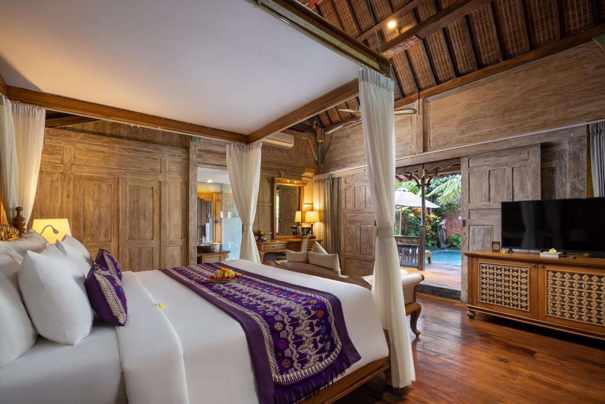 Artist One-Bedroom Private Pool Villa with Free Daily Two-Bottles Beer