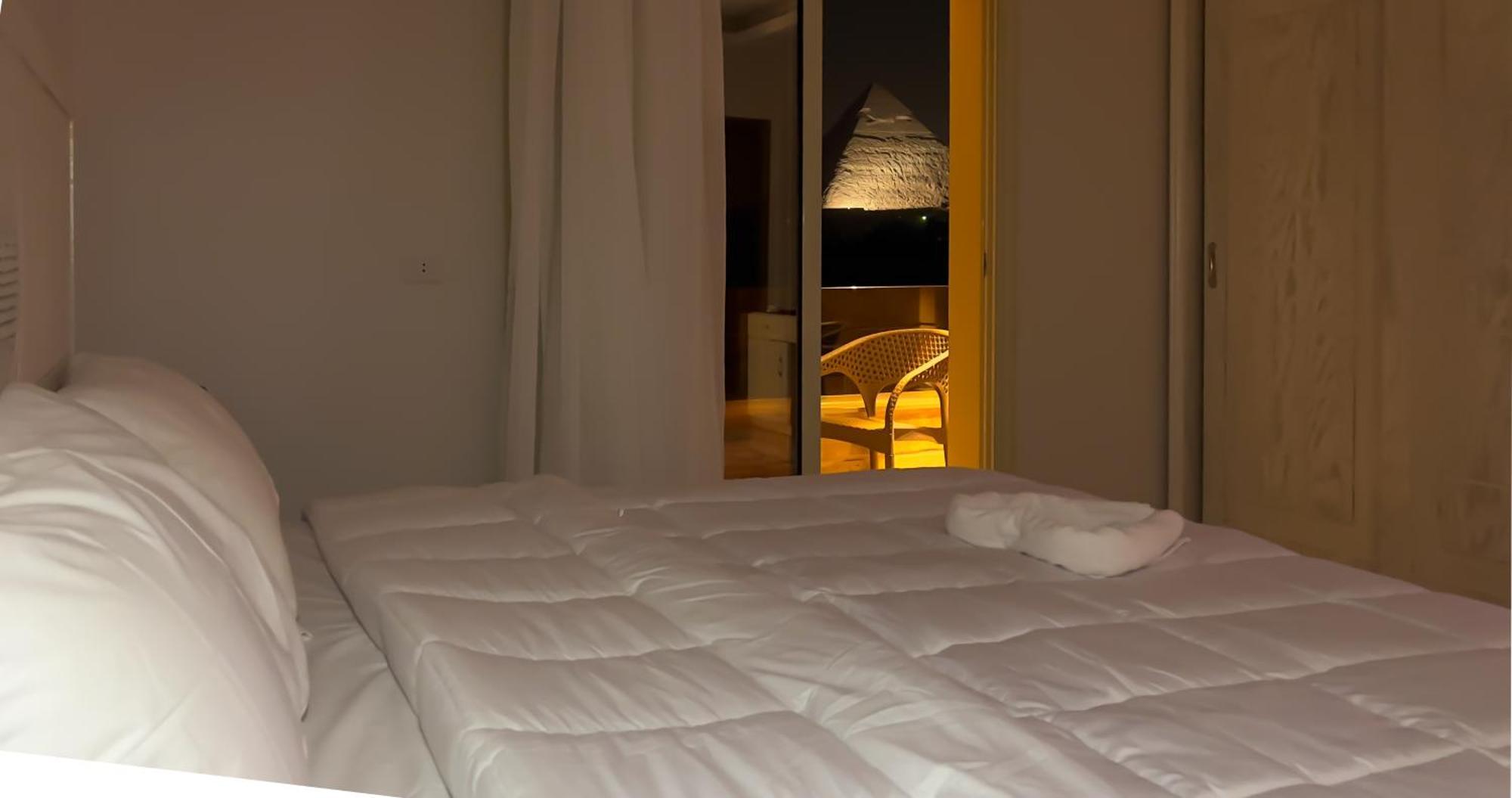 Deluxe Double Room with Pyramids View & Balcony