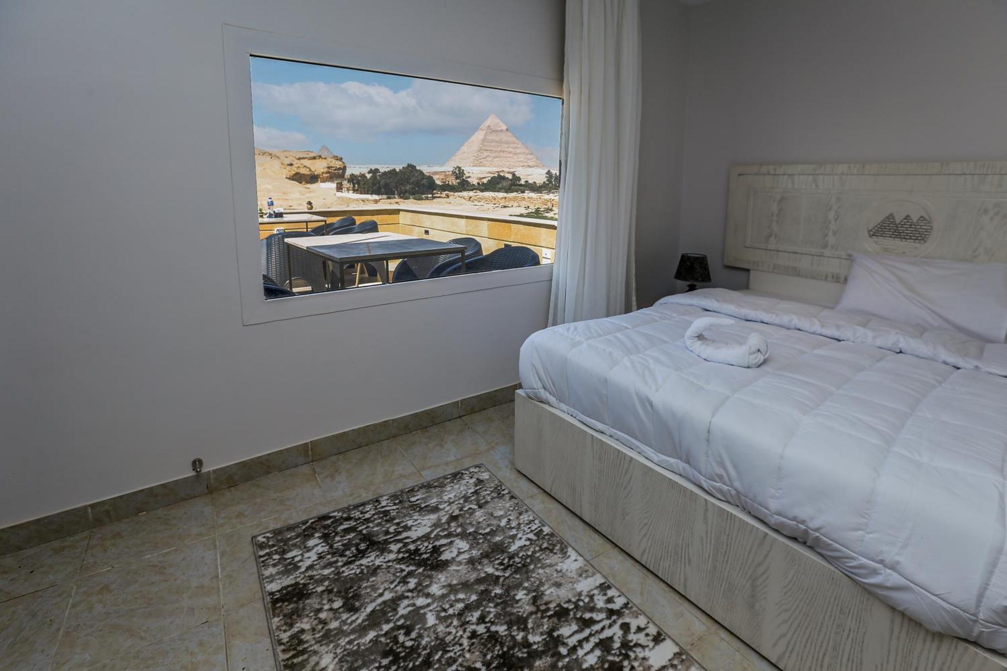 Deluxe Quadruple Room with Pyramids View