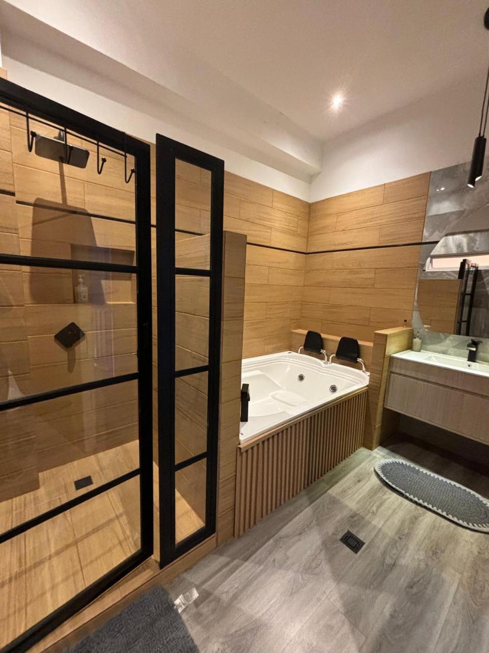 Deluxe Suite with Spa Bath