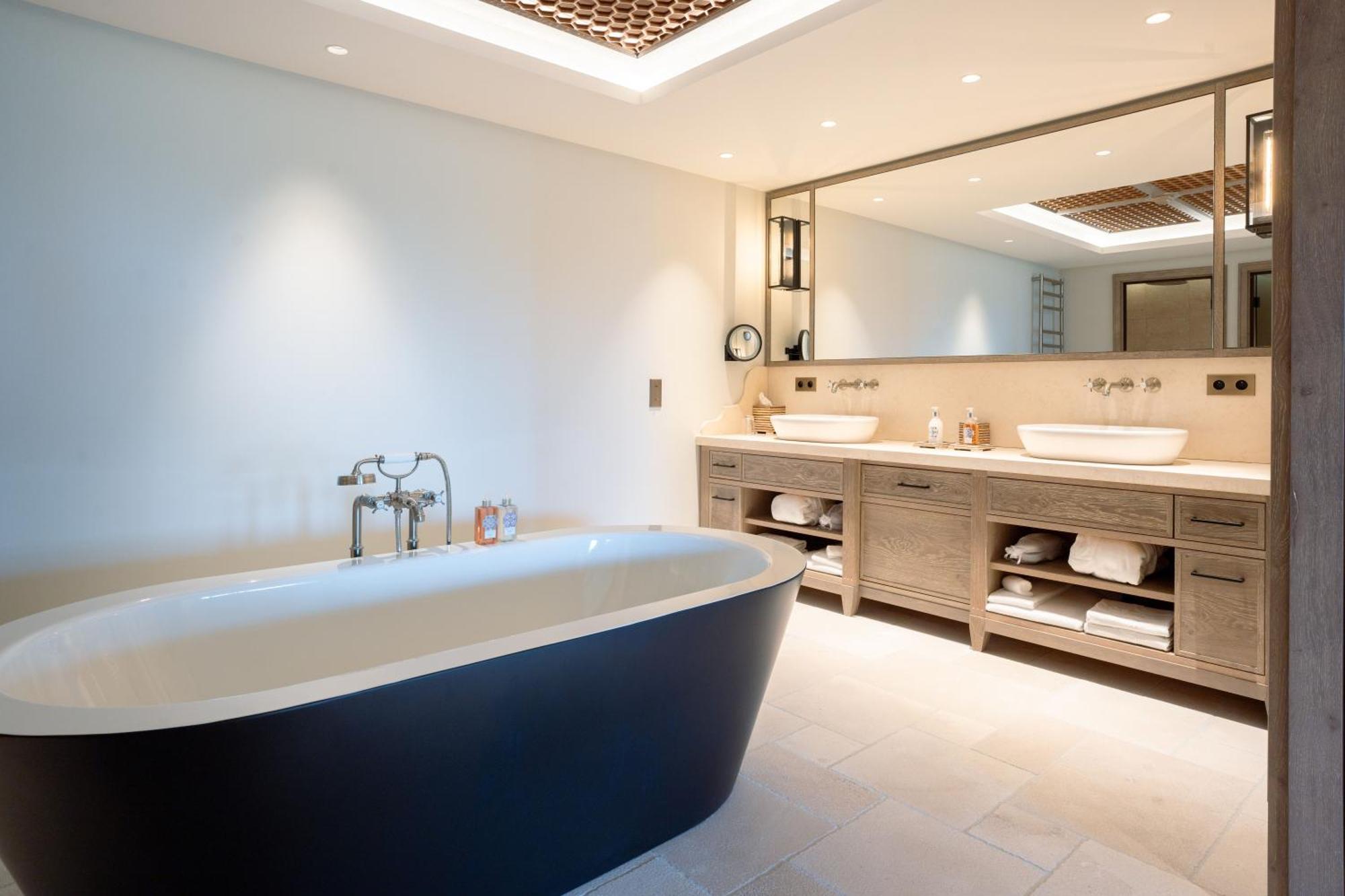 Suite with Hot Tub