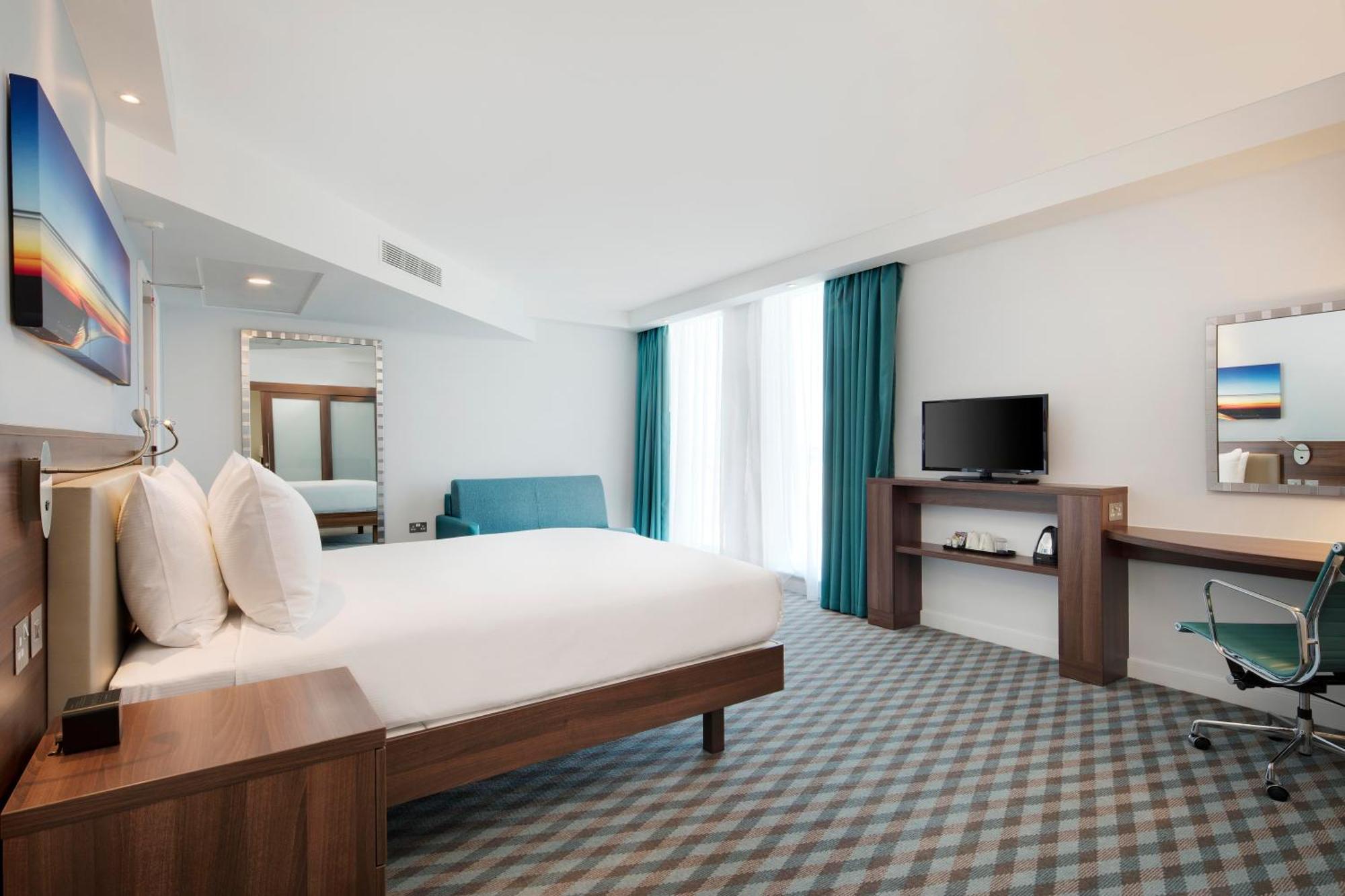 Queen Room - Disability Access with Runway View