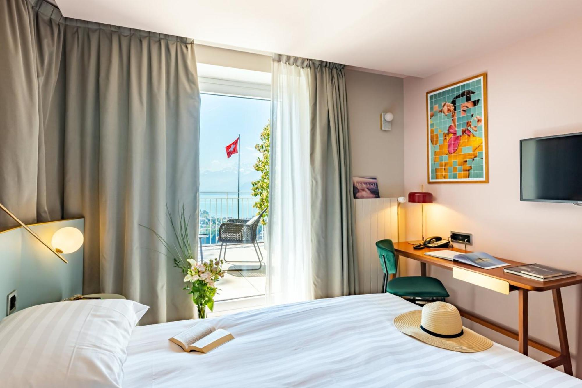 Horizon Lake View Room