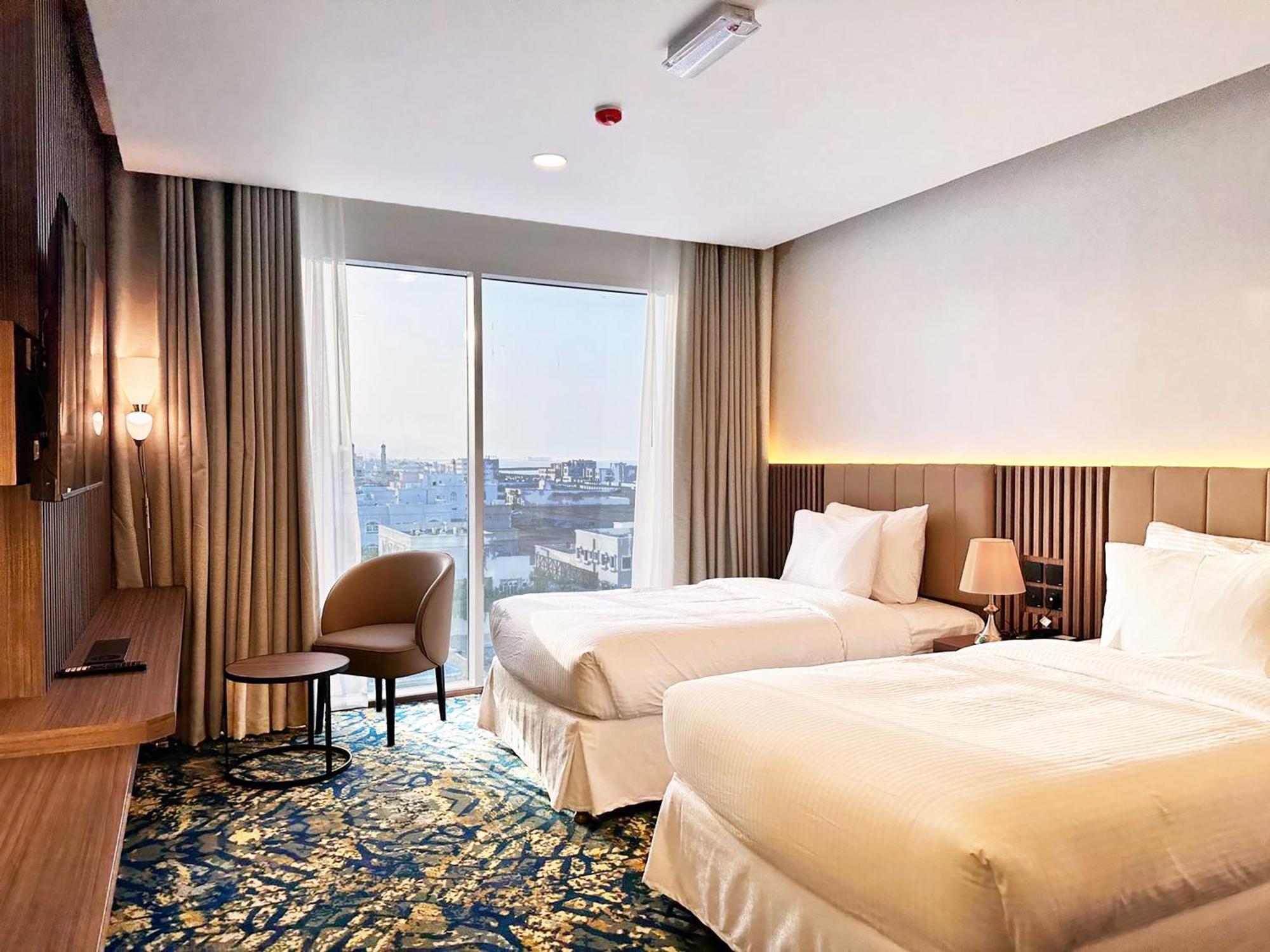 Superior Deluxe Twin room with Pool, Mountains and Partial Sea View