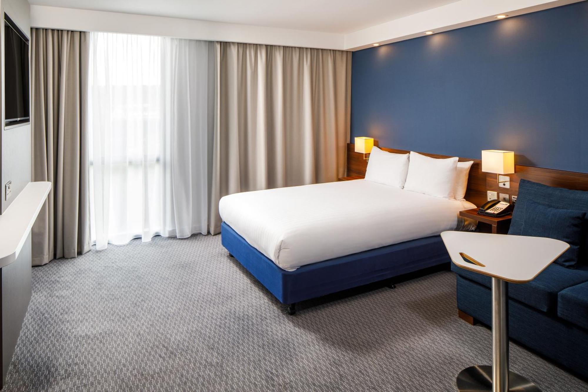 Double Room with Free Hot Breakfast - Accessible