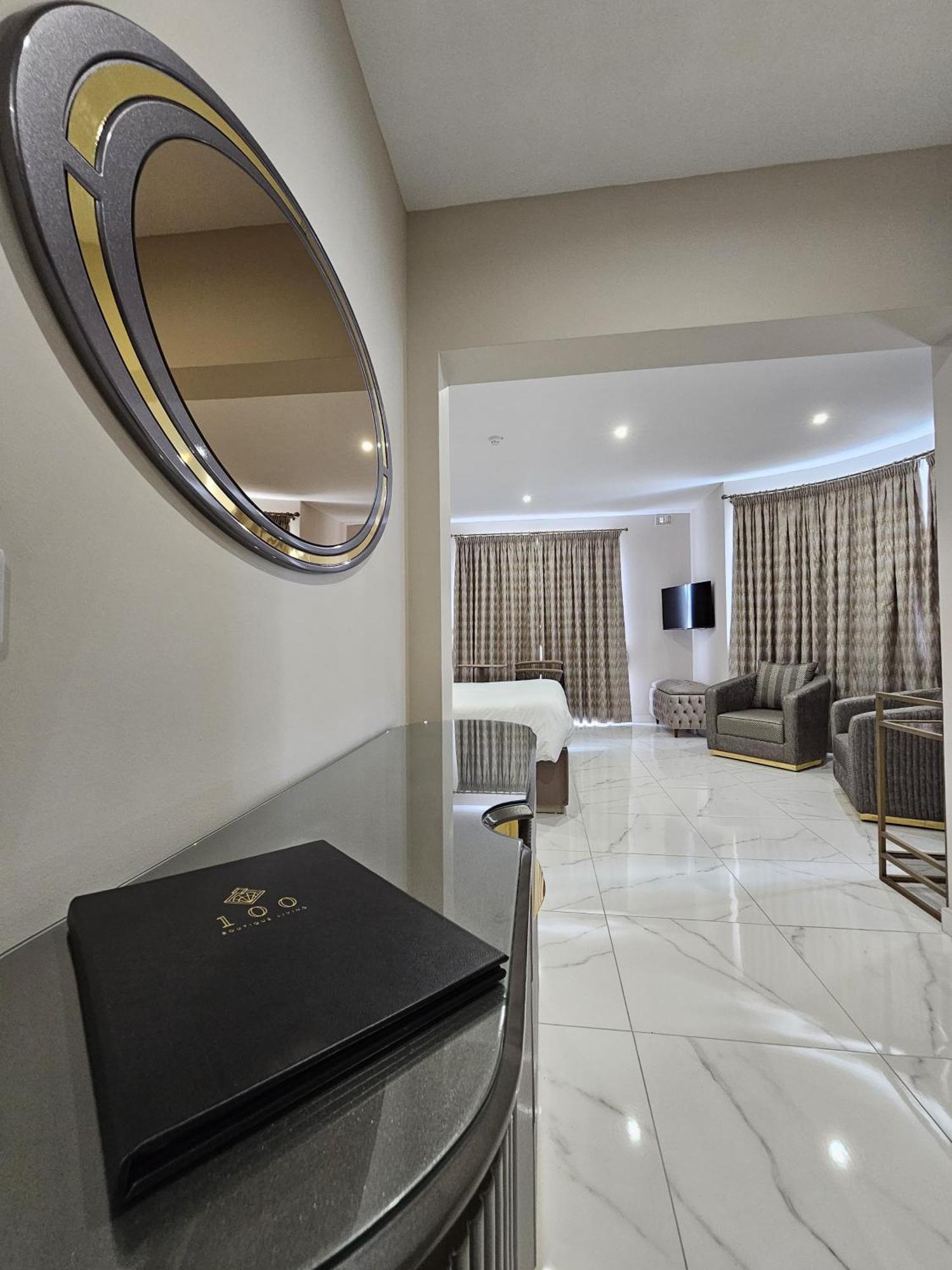 Suite with Hot Tub