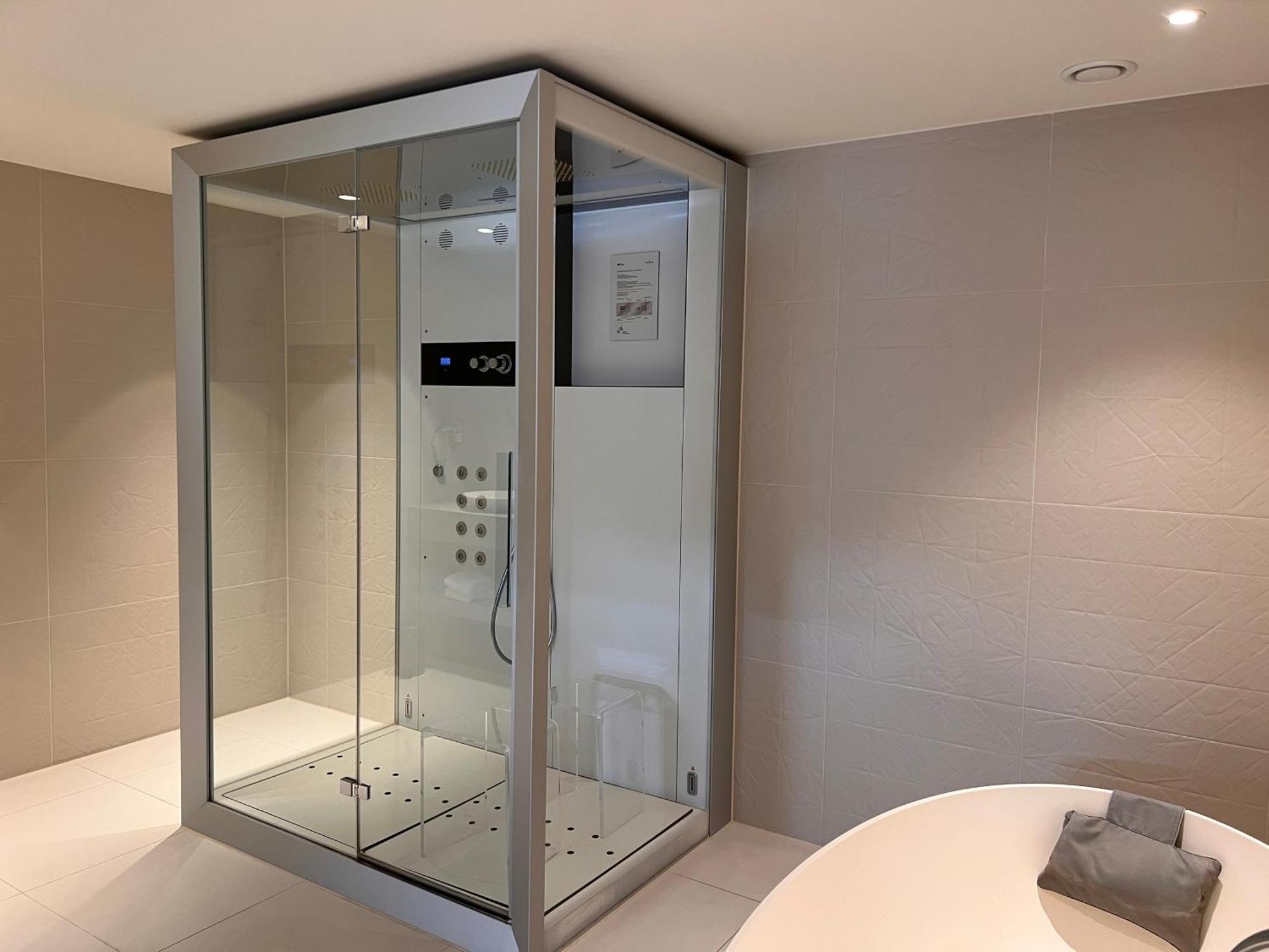 Suite with Hot Tub