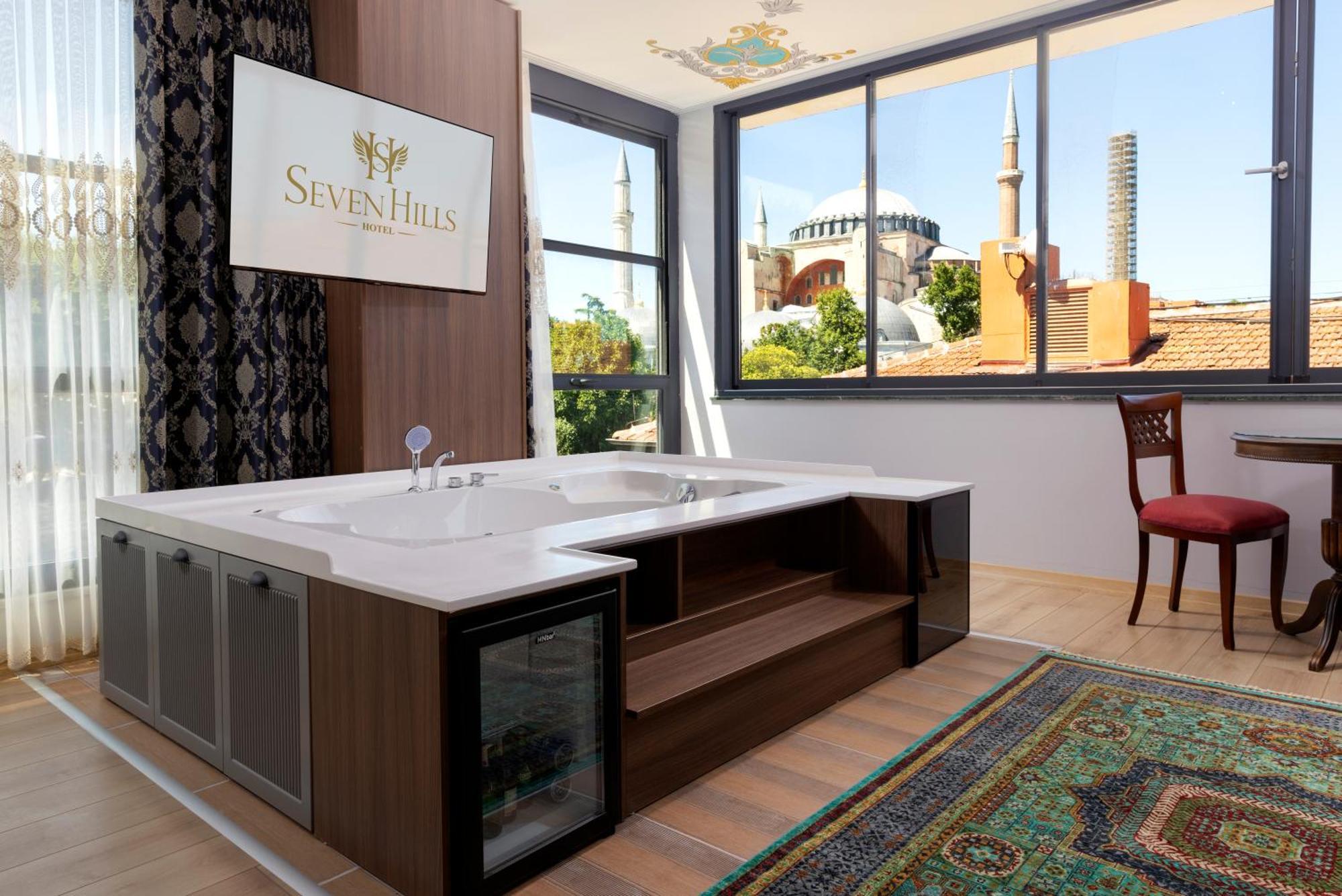 Queen Suite with Hagia Sophia View