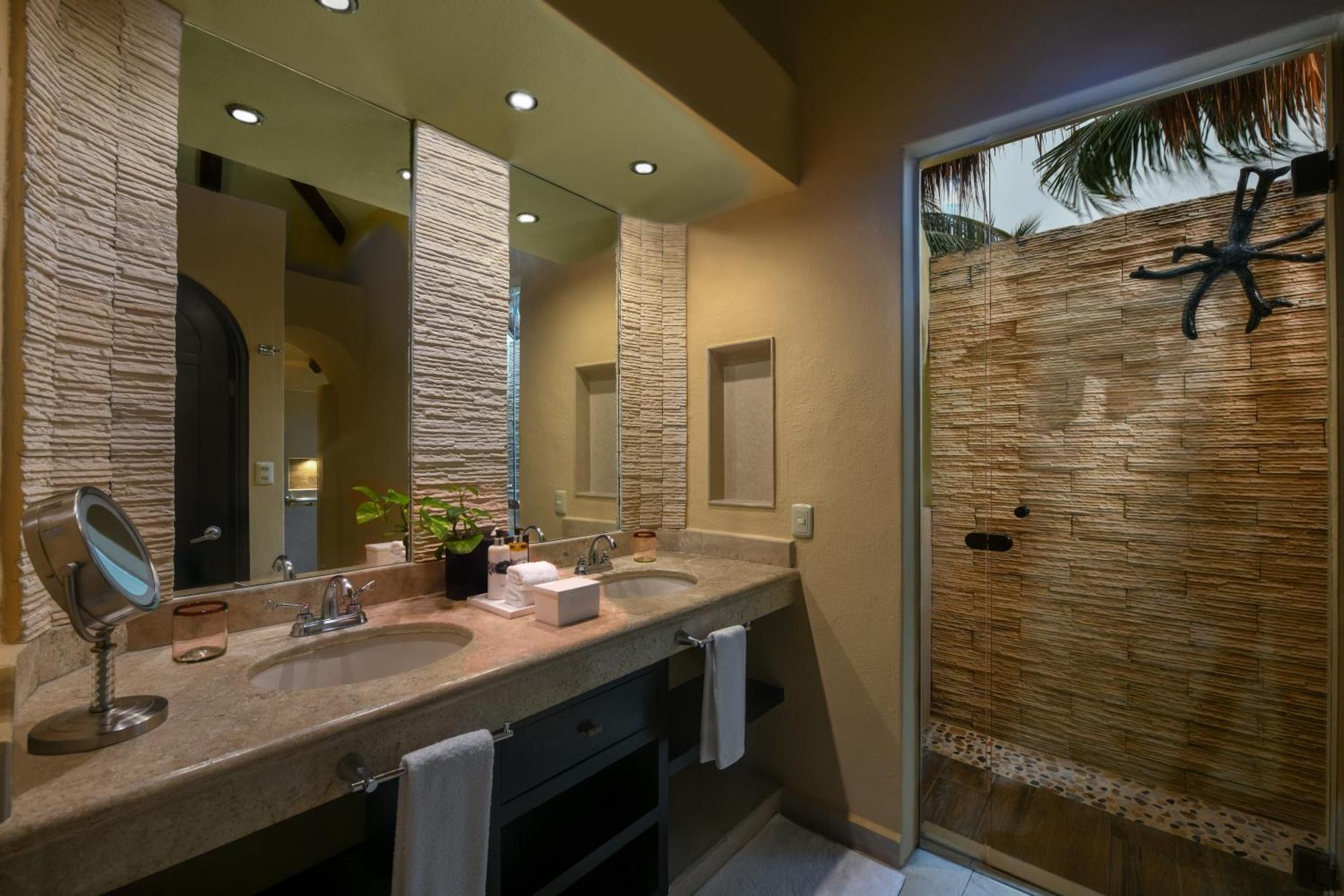 Swim Up Casita Suite