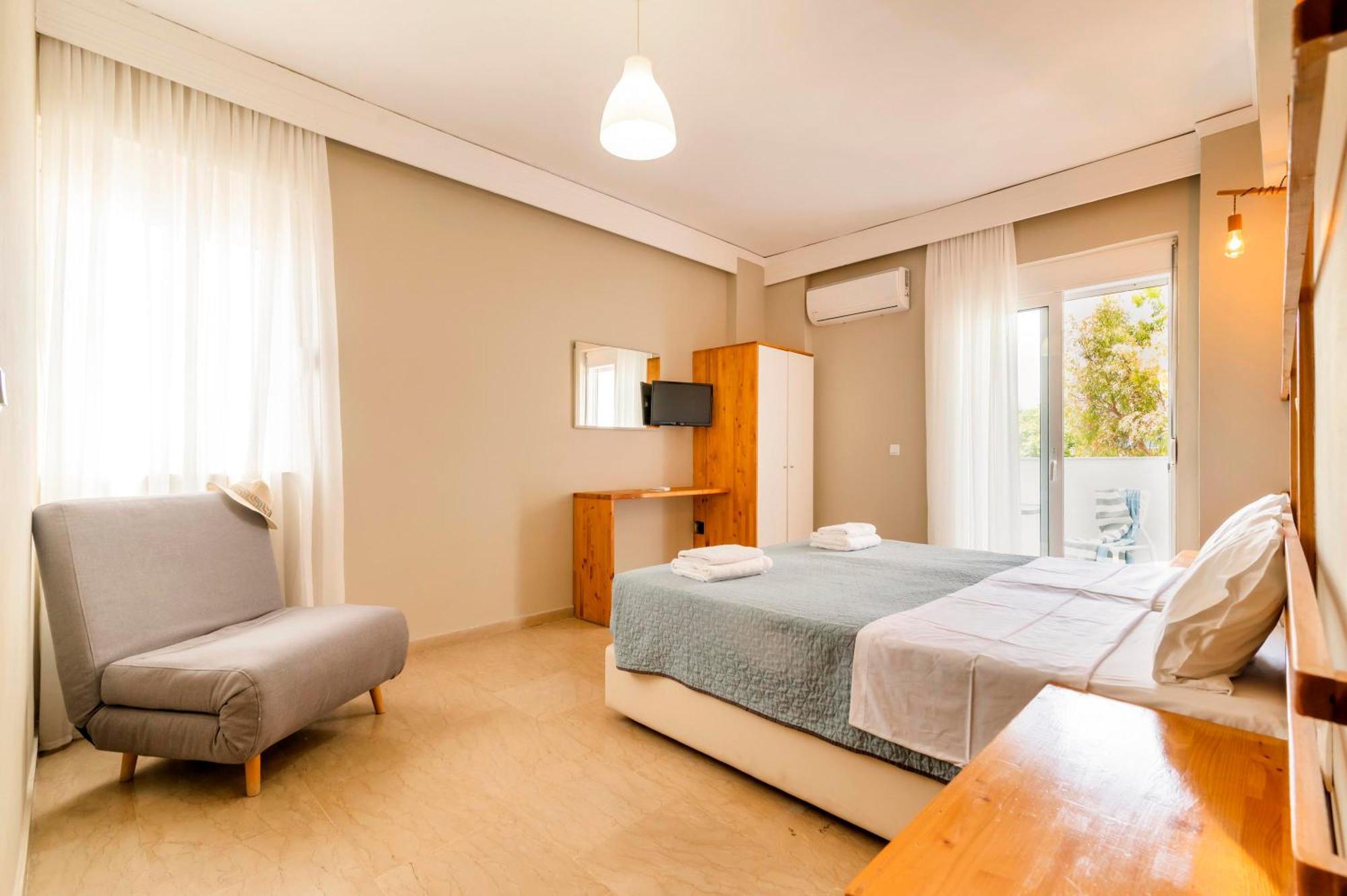 Studio (2 Adults)